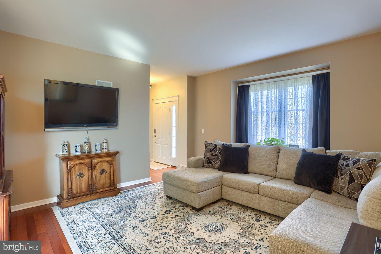 OLDE FIELD - Residential