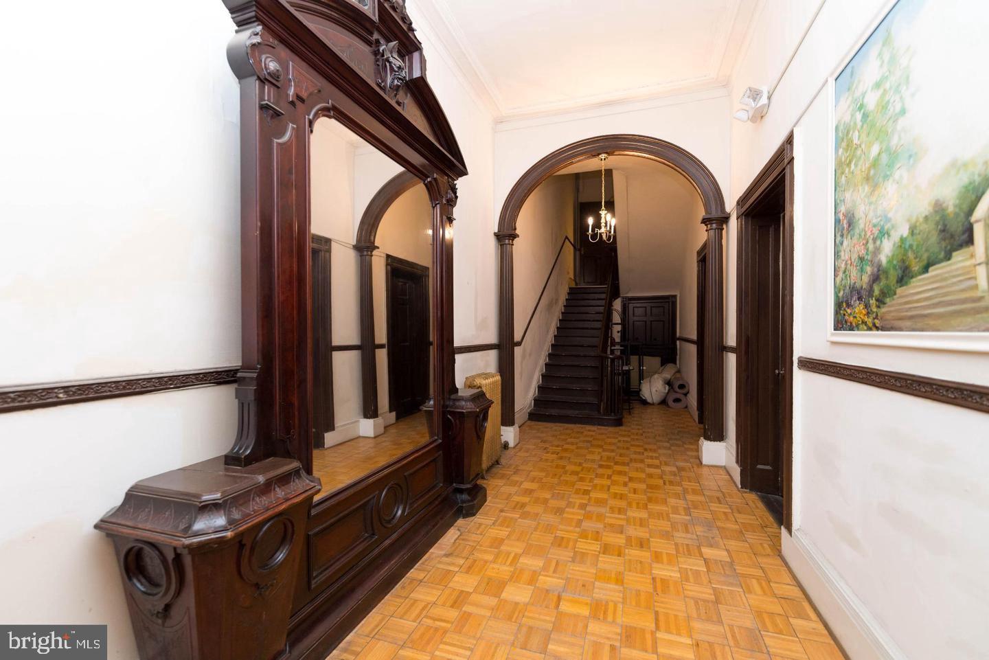 18 W FRANKLIN STREET