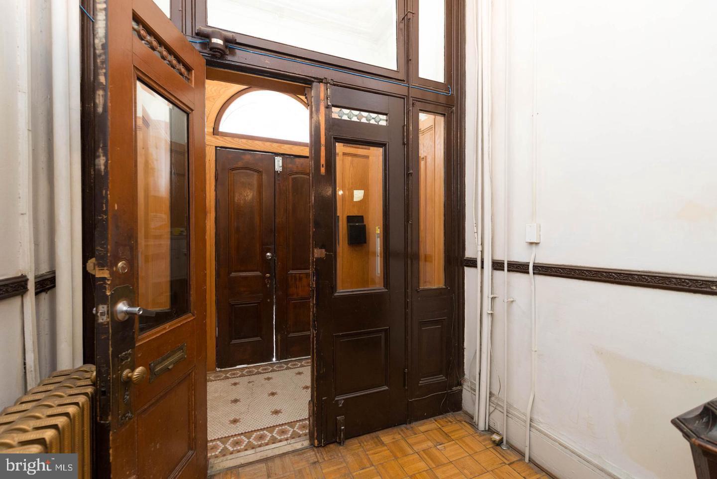 18 W FRANKLIN STREET