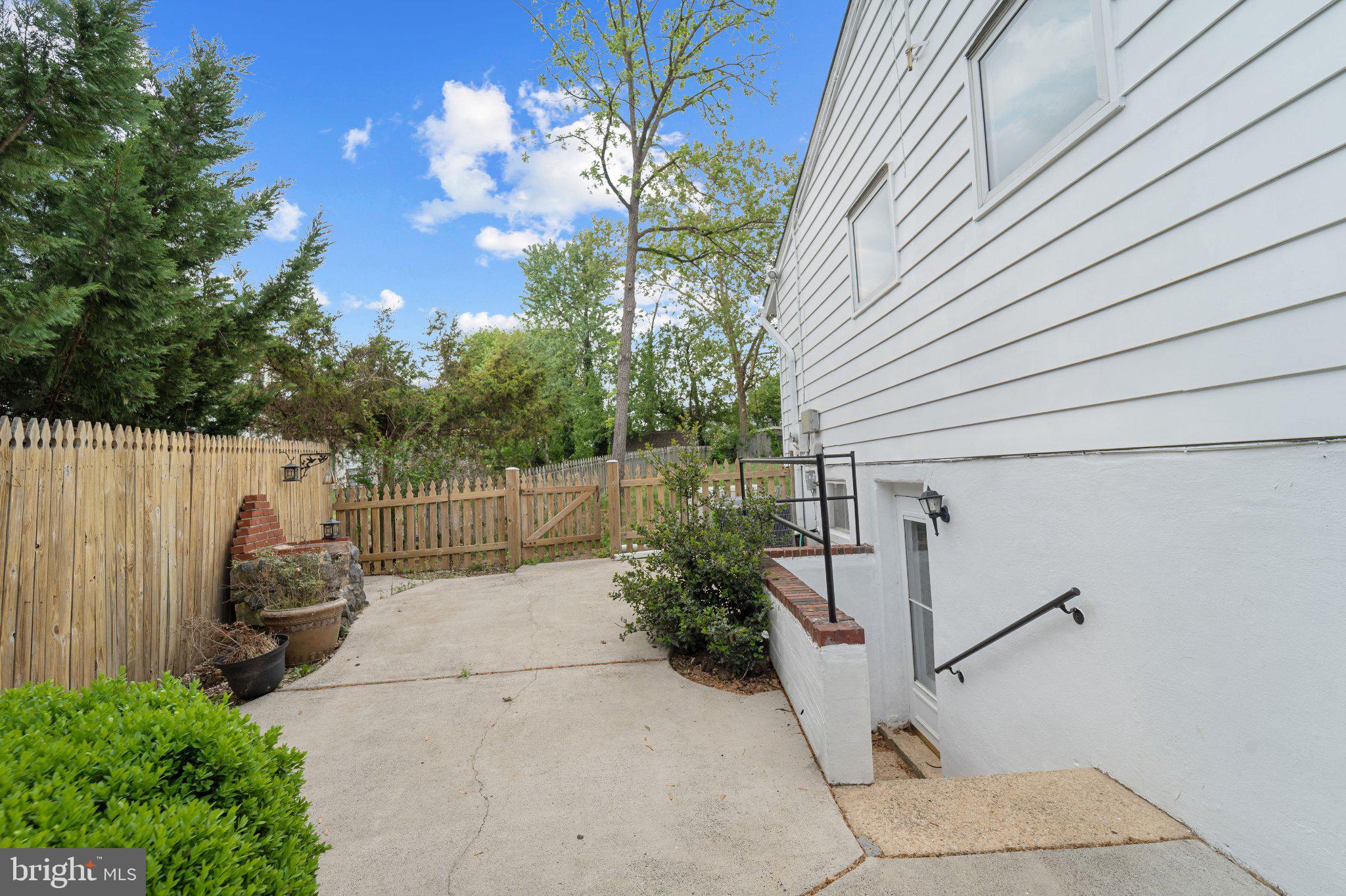 MONTICELLO WOODS - Residential