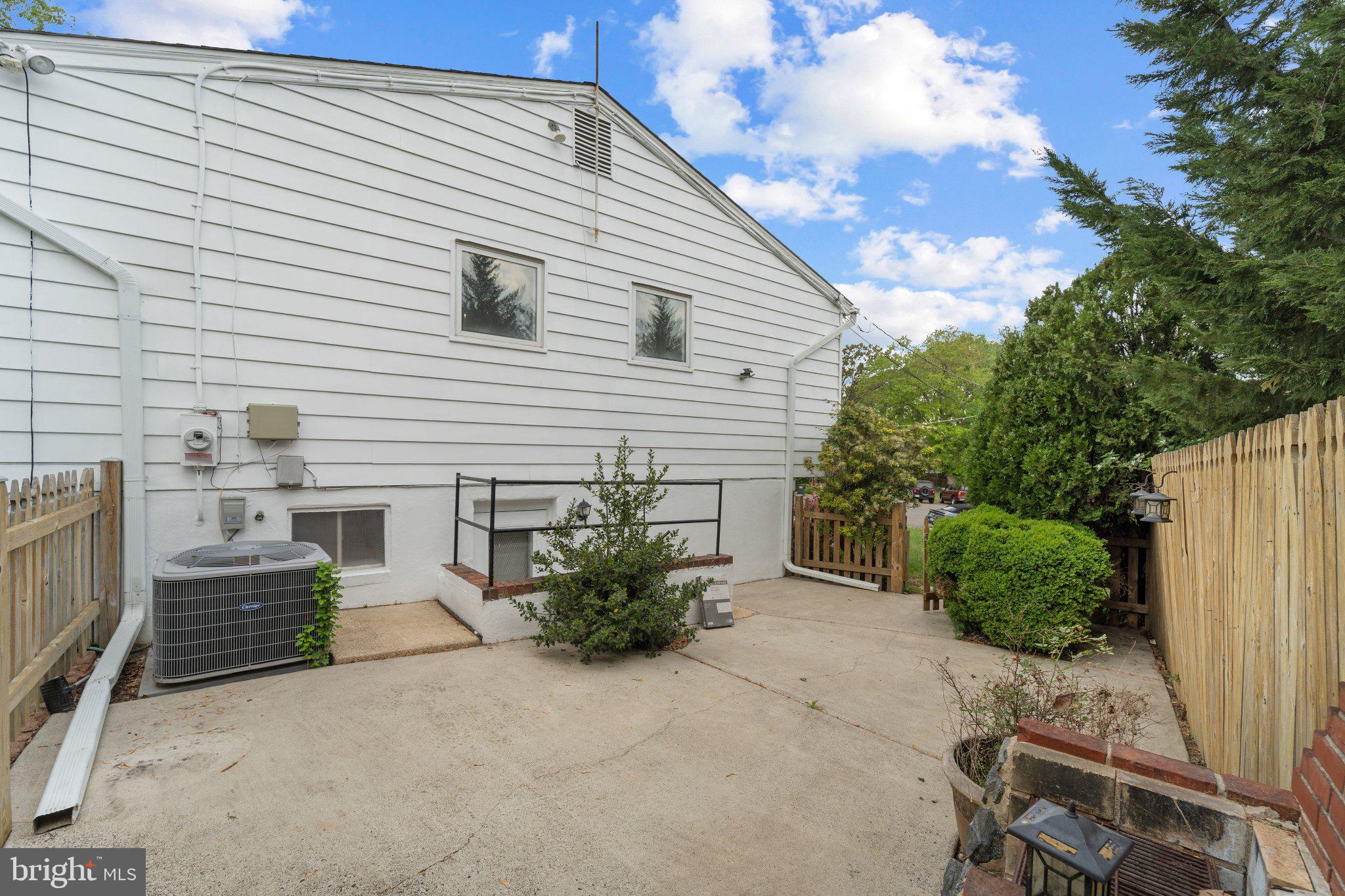 MONTICELLO WOODS - Residential