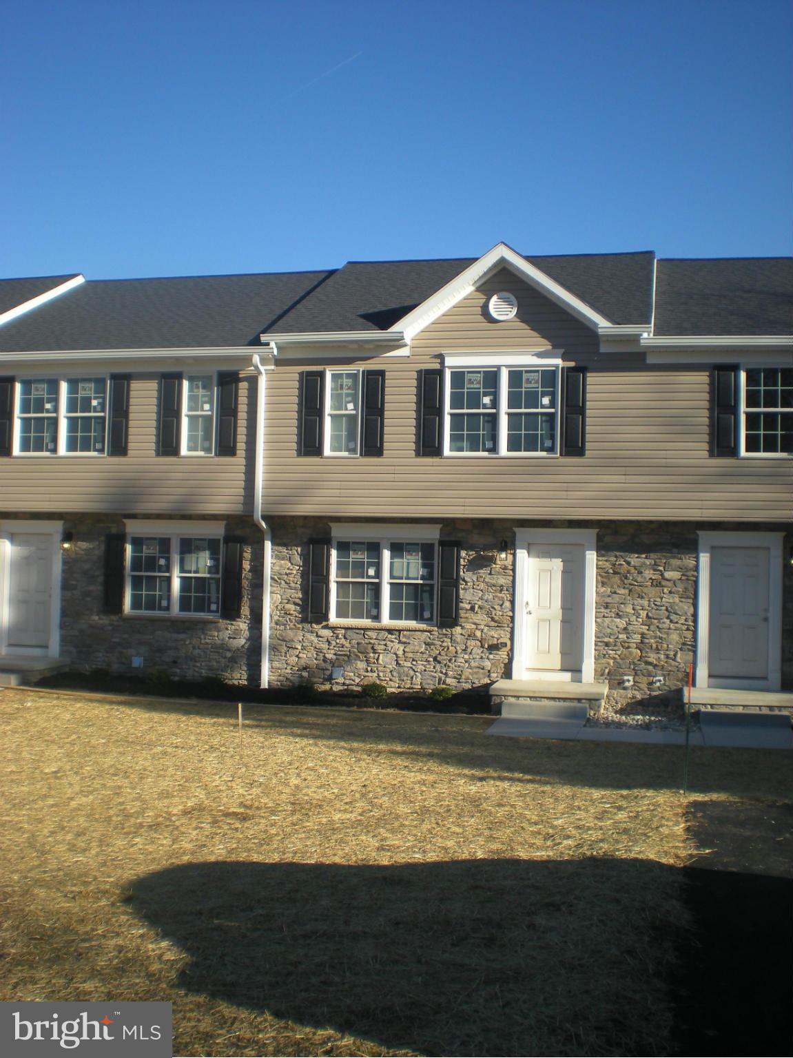 BARNETT AVENUE TOWNHOMES - Residential Lease