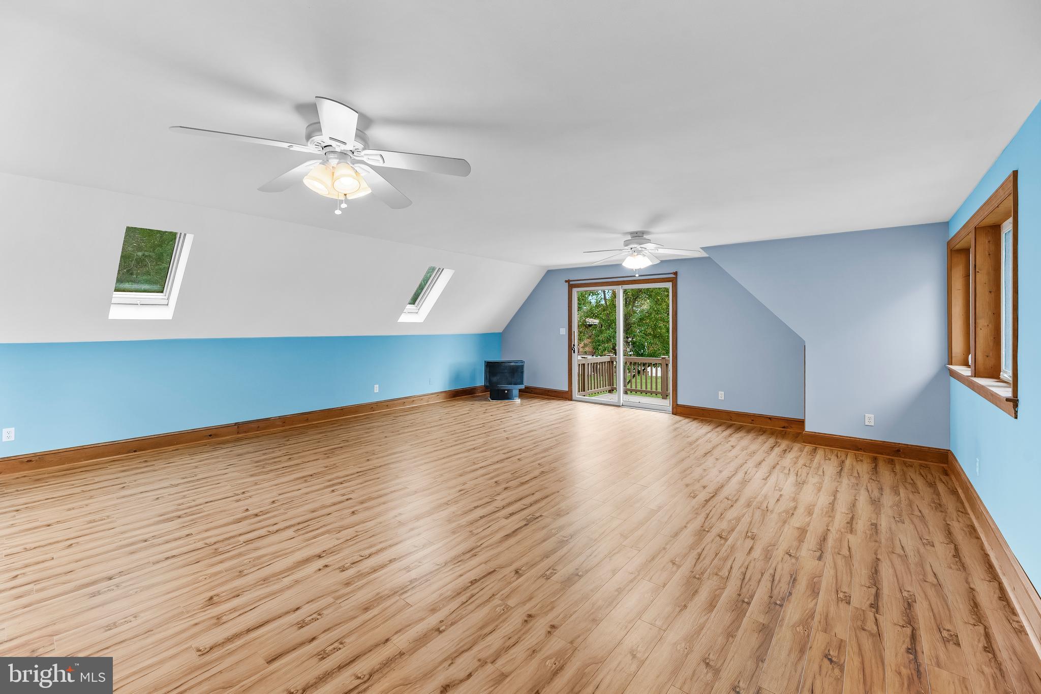 HOLLAND CLIFF SHORES - Residential