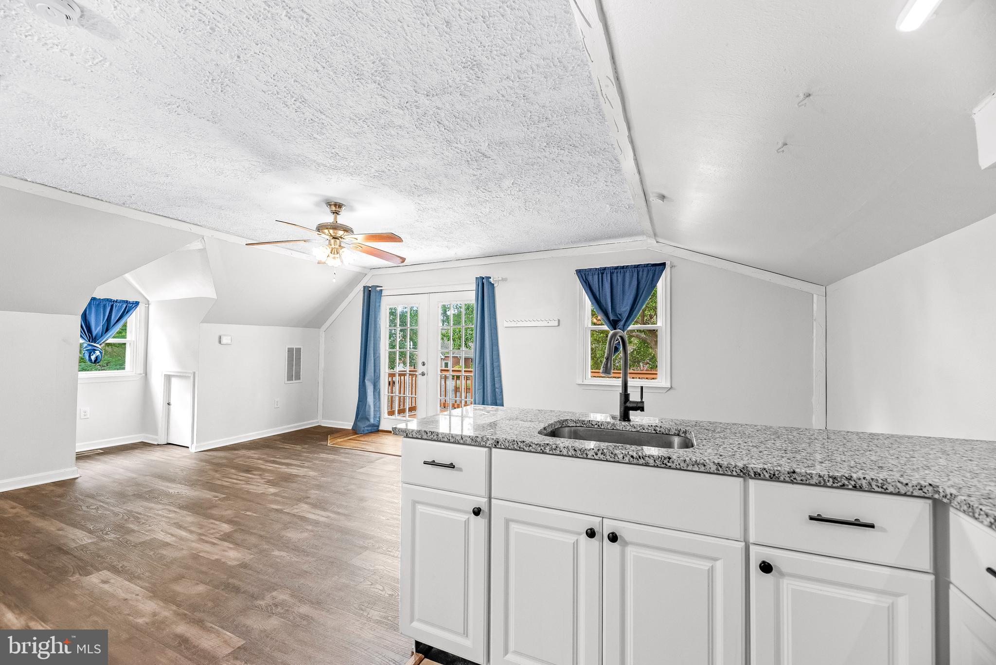 HOLLAND CLIFF SHORES - Residential