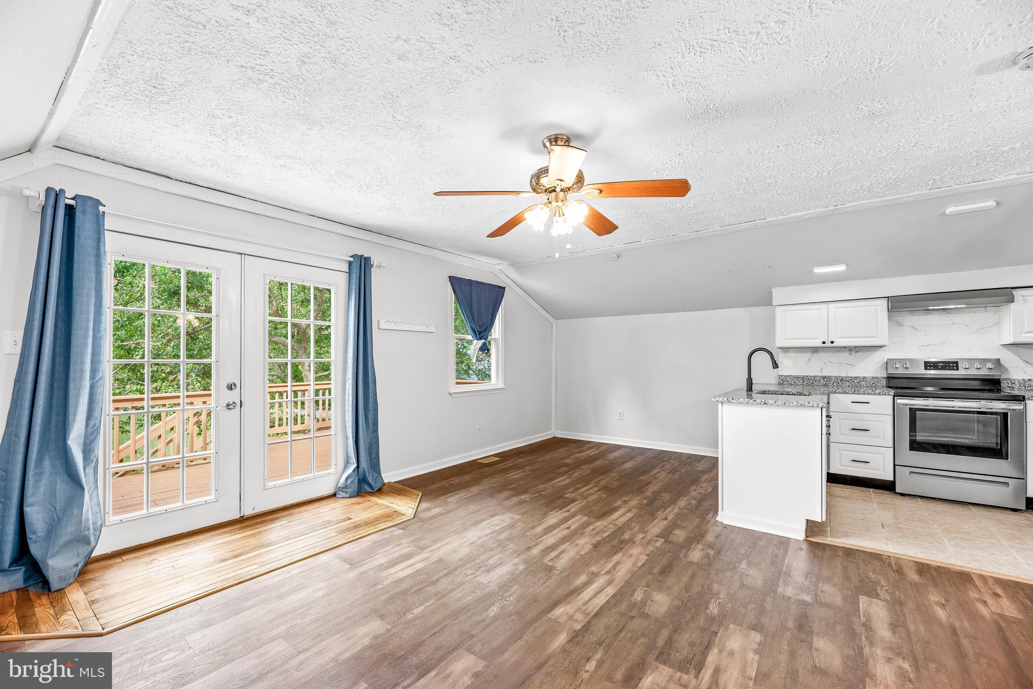 HOLLAND CLIFF SHORES - Residential