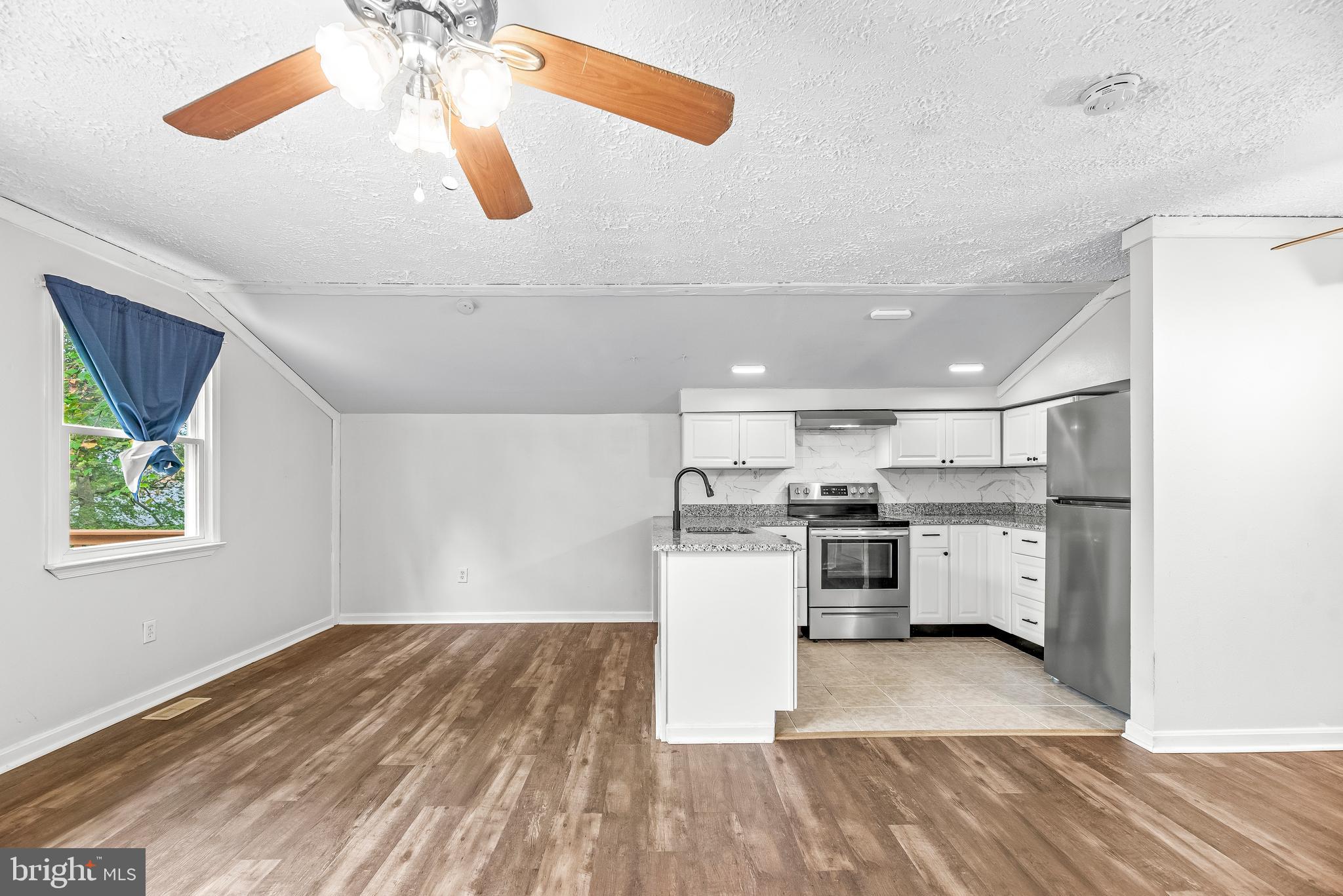 HOLLAND CLIFF SHORES - Residential