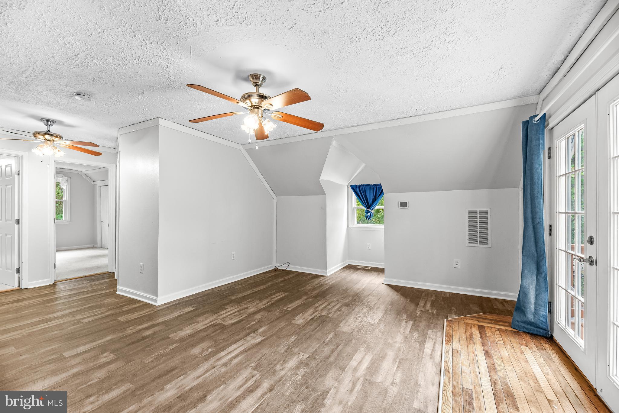 HOLLAND CLIFF SHORES - Residential