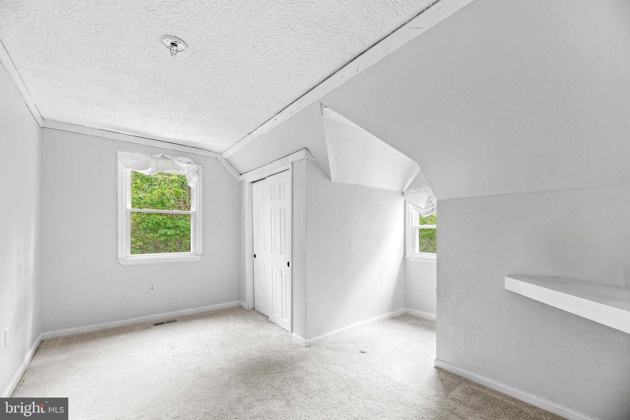 HOLLAND CLIFF SHORES - Residential