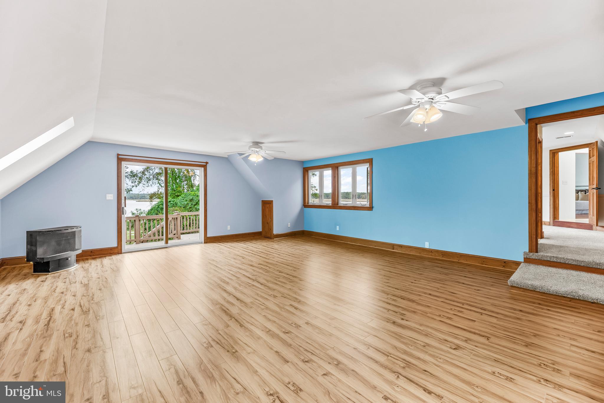 HOLLAND CLIFF SHORES - Residential