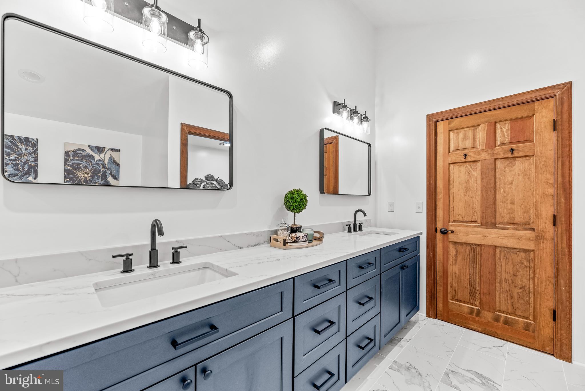 HOLLAND CLIFF SHORES - Residential