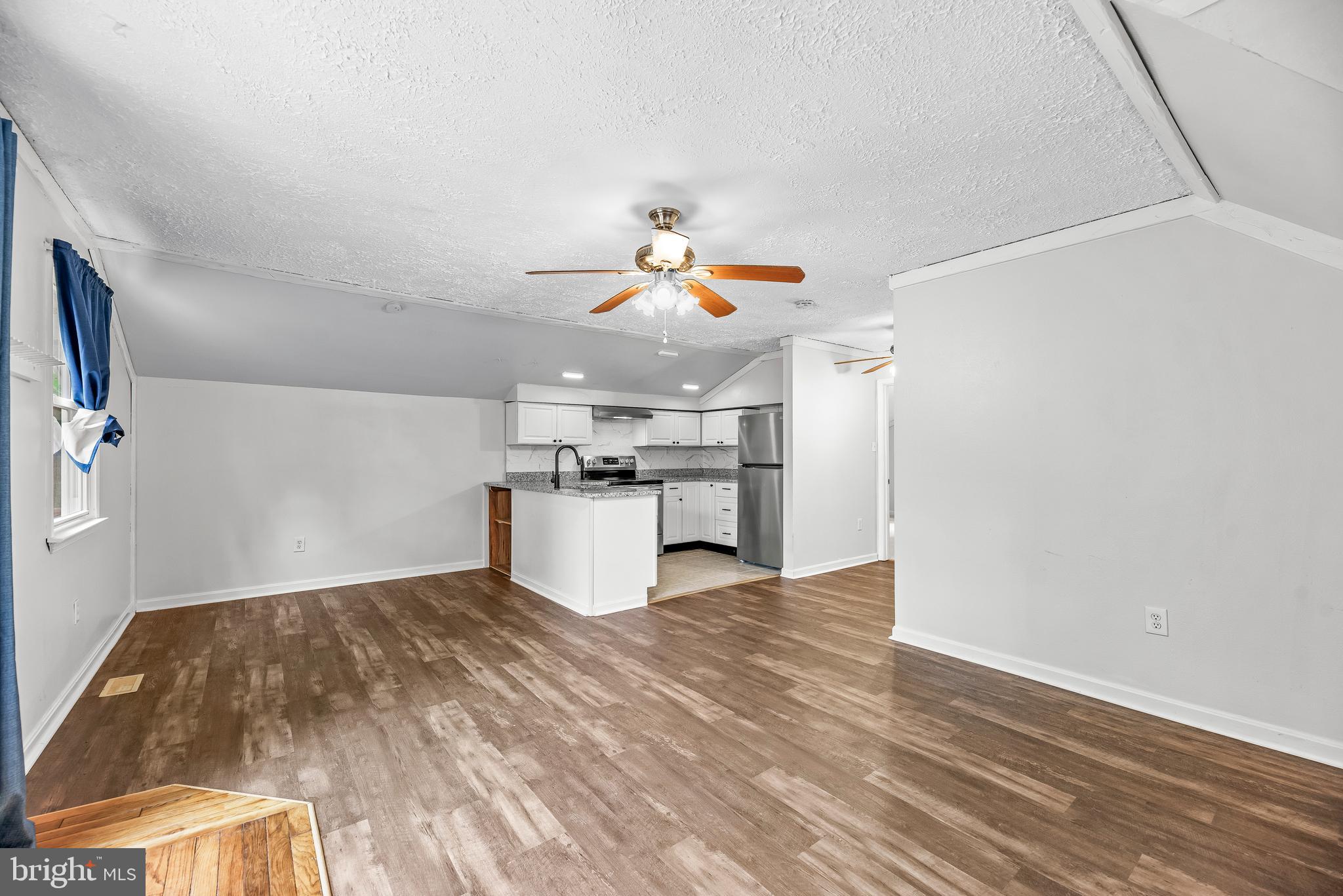 HOLLAND CLIFF SHORES - Residential