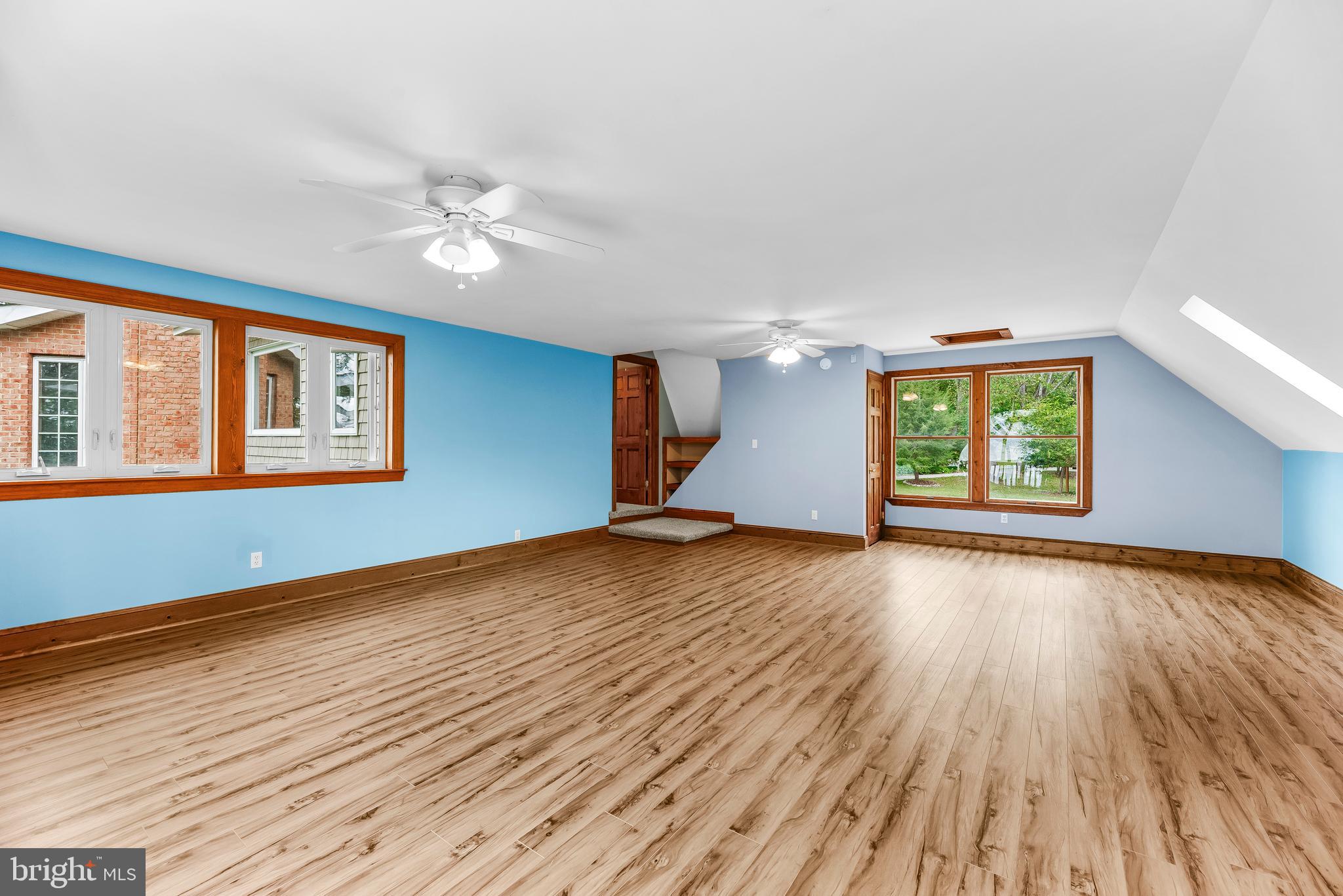 HOLLAND CLIFF SHORES - Residential