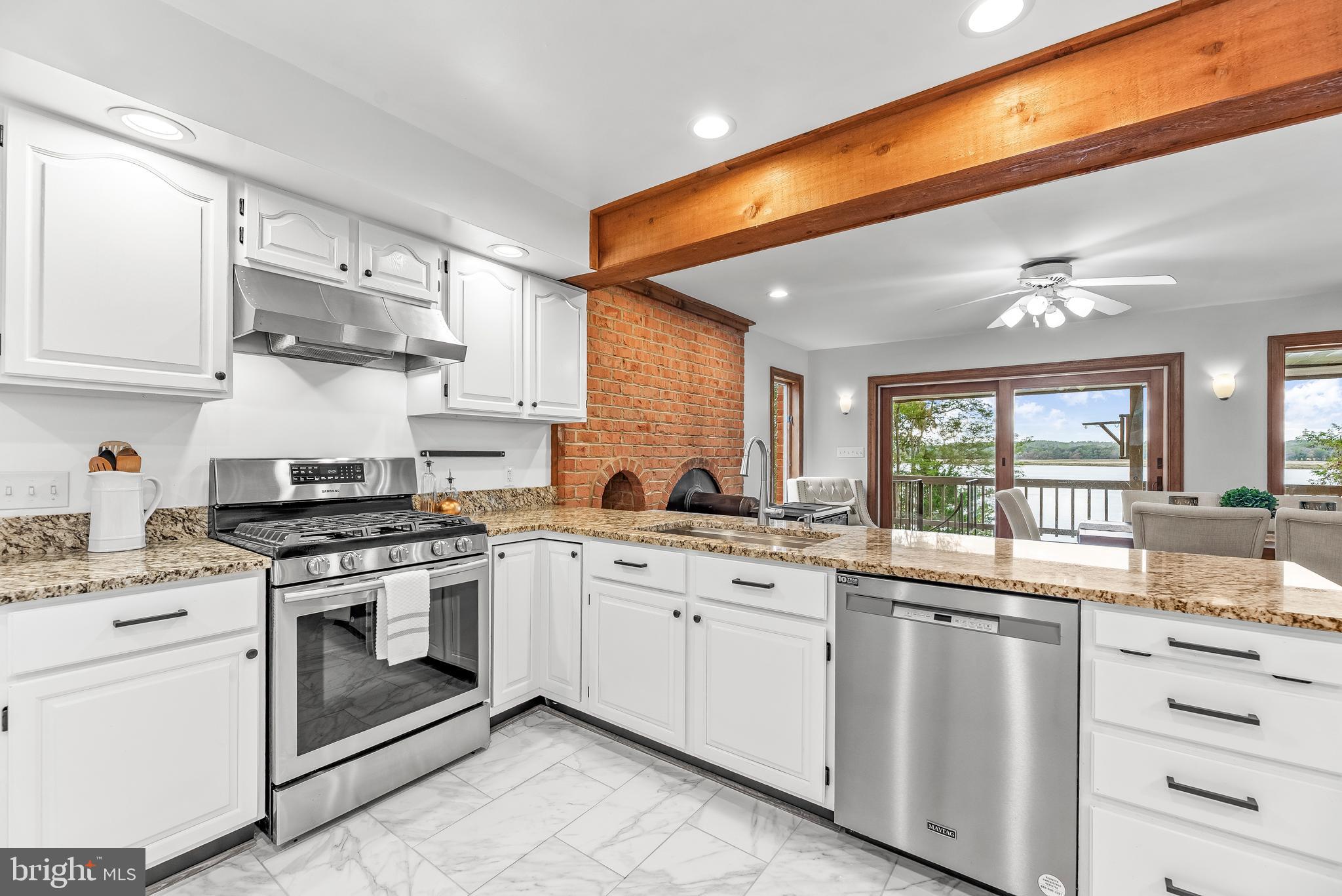 HOLLAND CLIFF SHORES - Residential