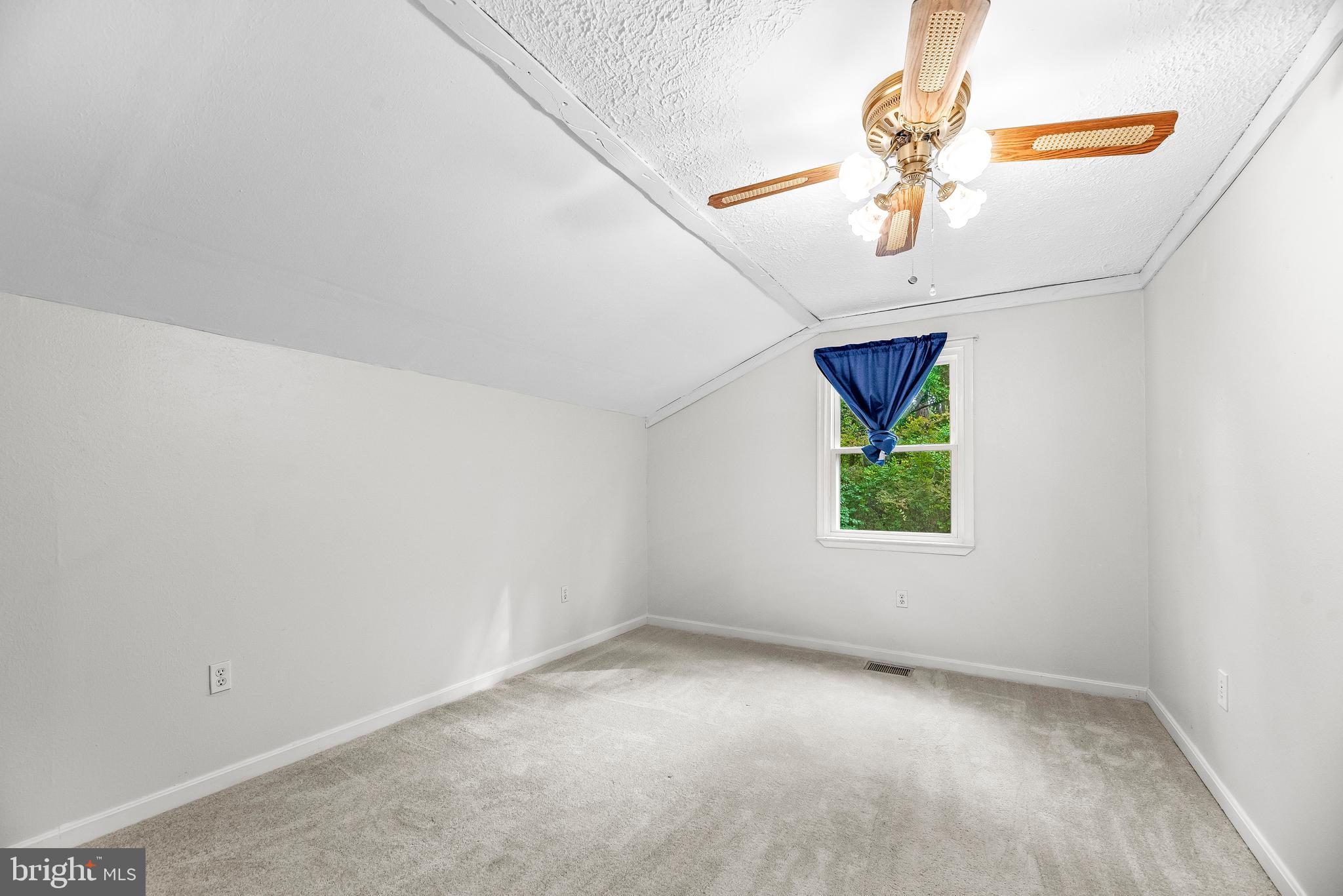 HOLLAND CLIFF SHORES - Residential