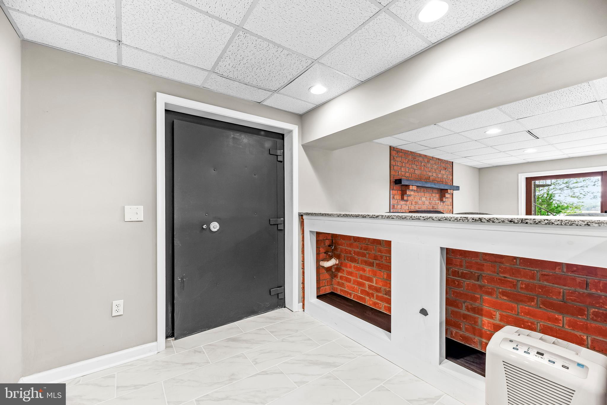 HOLLAND CLIFF SHORES - Residential