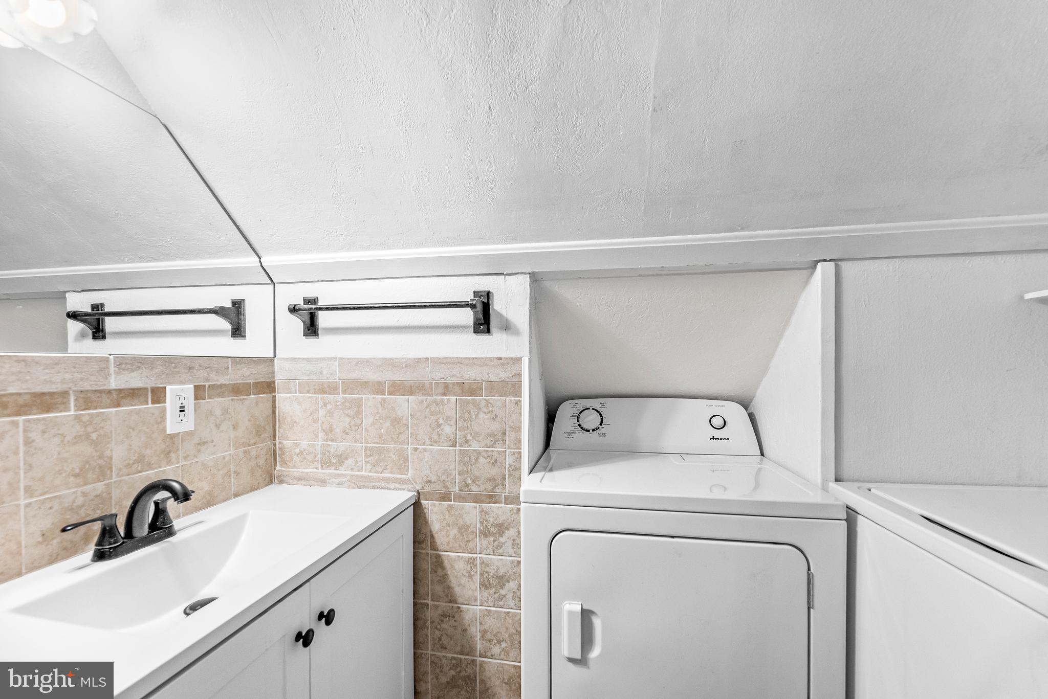 HOLLAND CLIFF SHORES - Residential