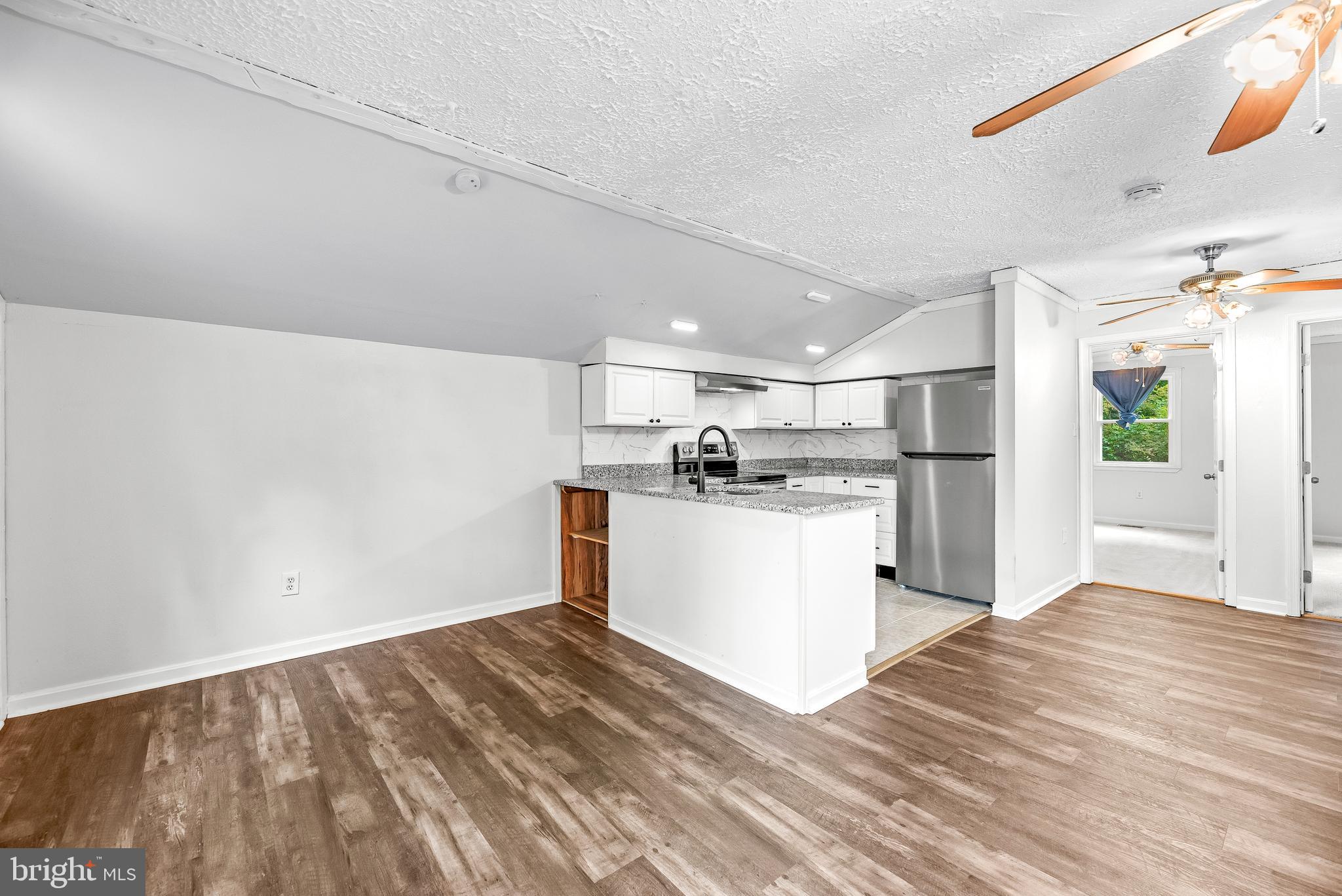 HOLLAND CLIFF SHORES - Residential