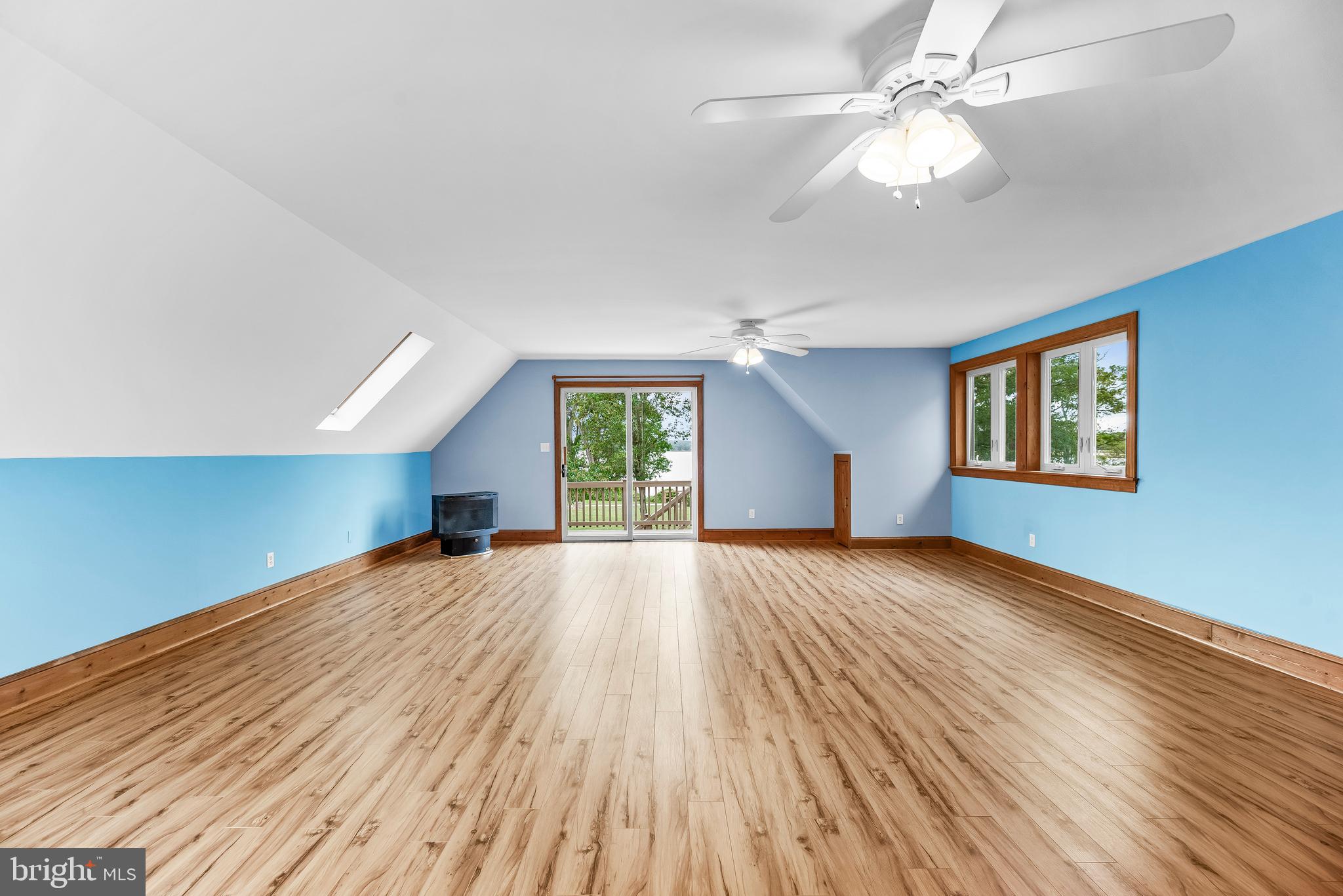 HOLLAND CLIFF SHORES - Residential