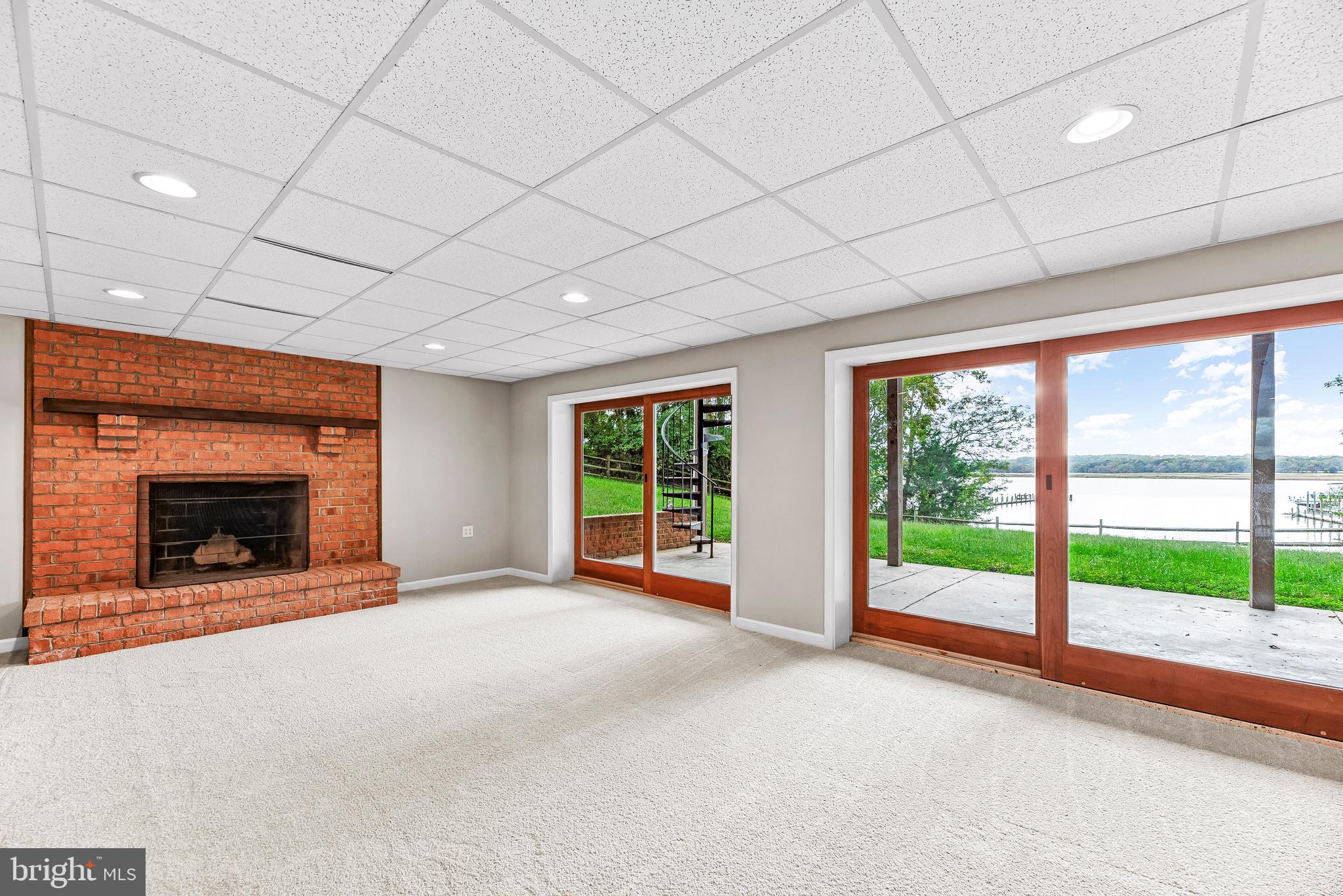 HOLLAND CLIFF SHORES - Residential