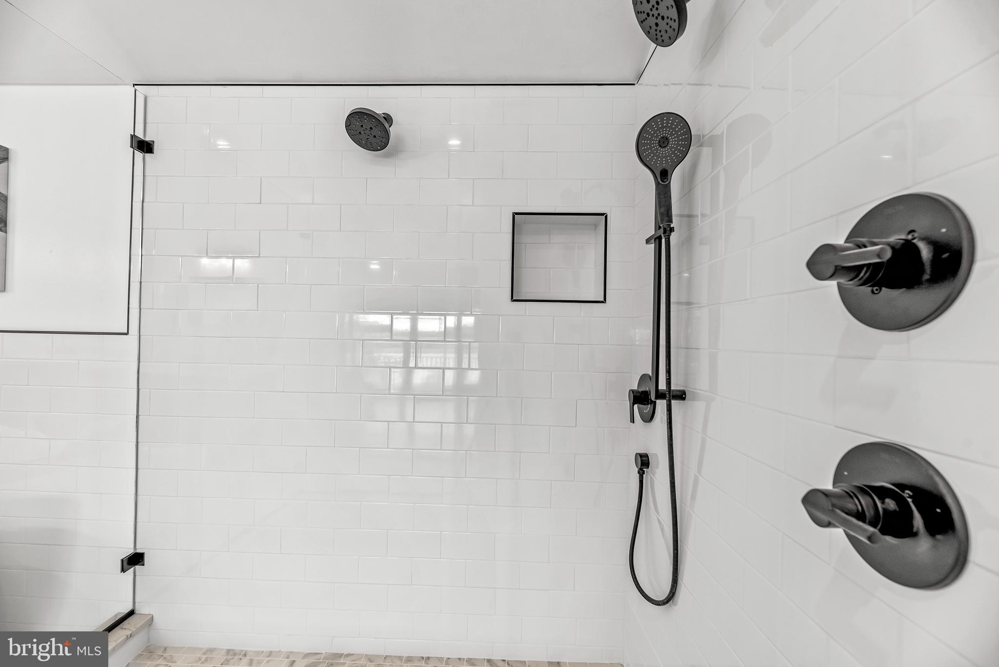 HOLLAND CLIFF SHORES - Residential