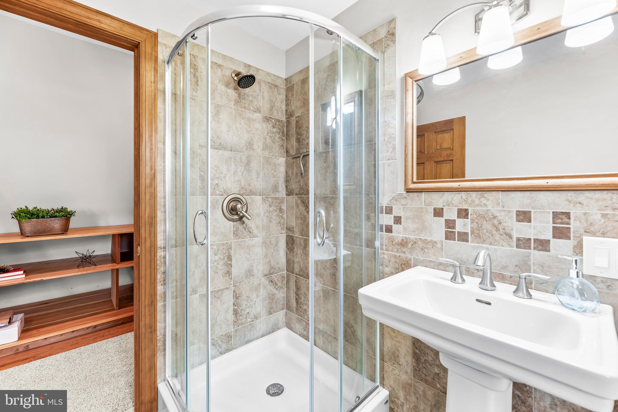 HOLLAND CLIFF SHORES - Residential