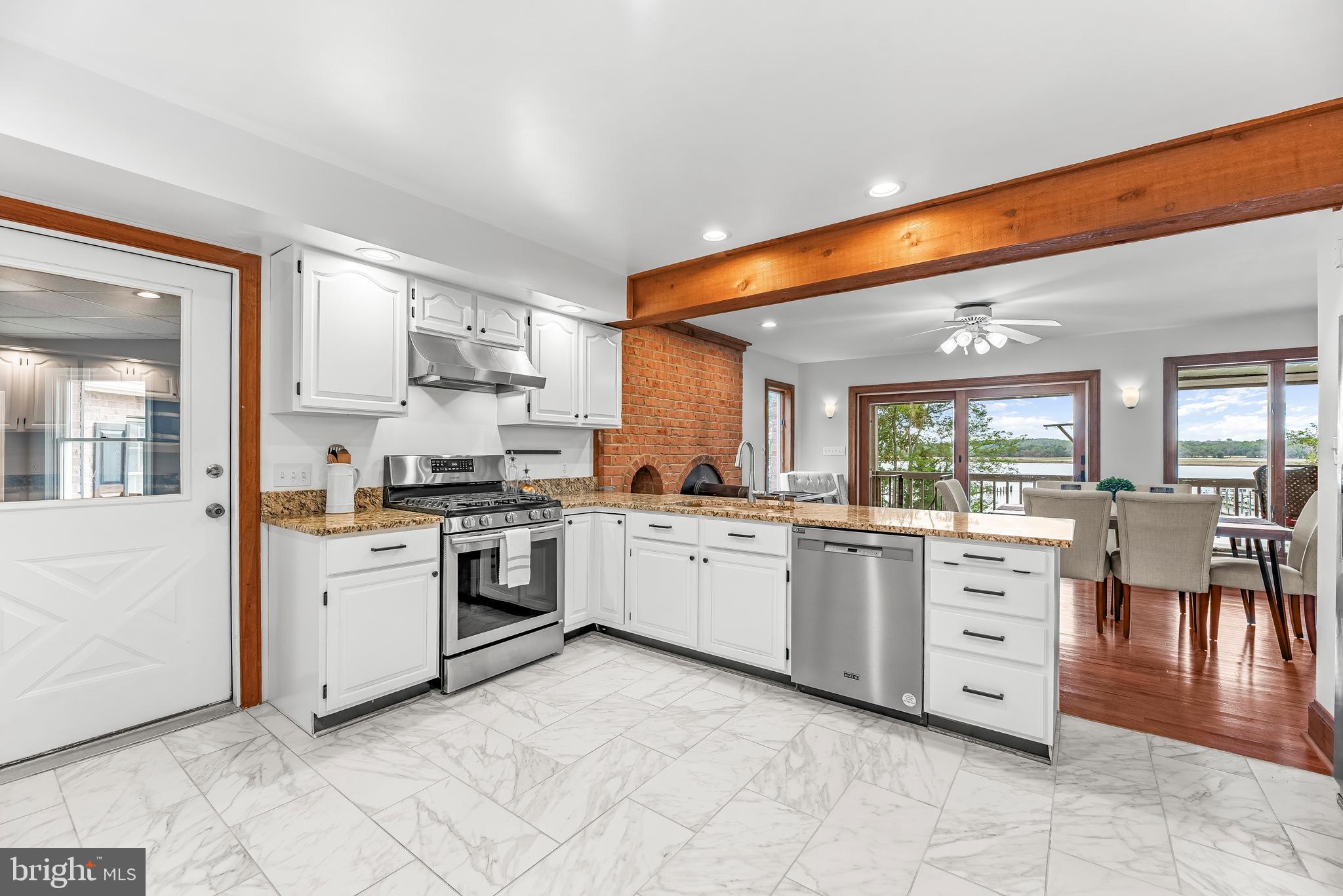 HOLLAND CLIFF SHORES - Residential