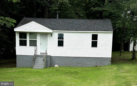 Photo of 17546 Waters Lane, DUMFRIES, VA 22026 (MLS # VAPW2131932)