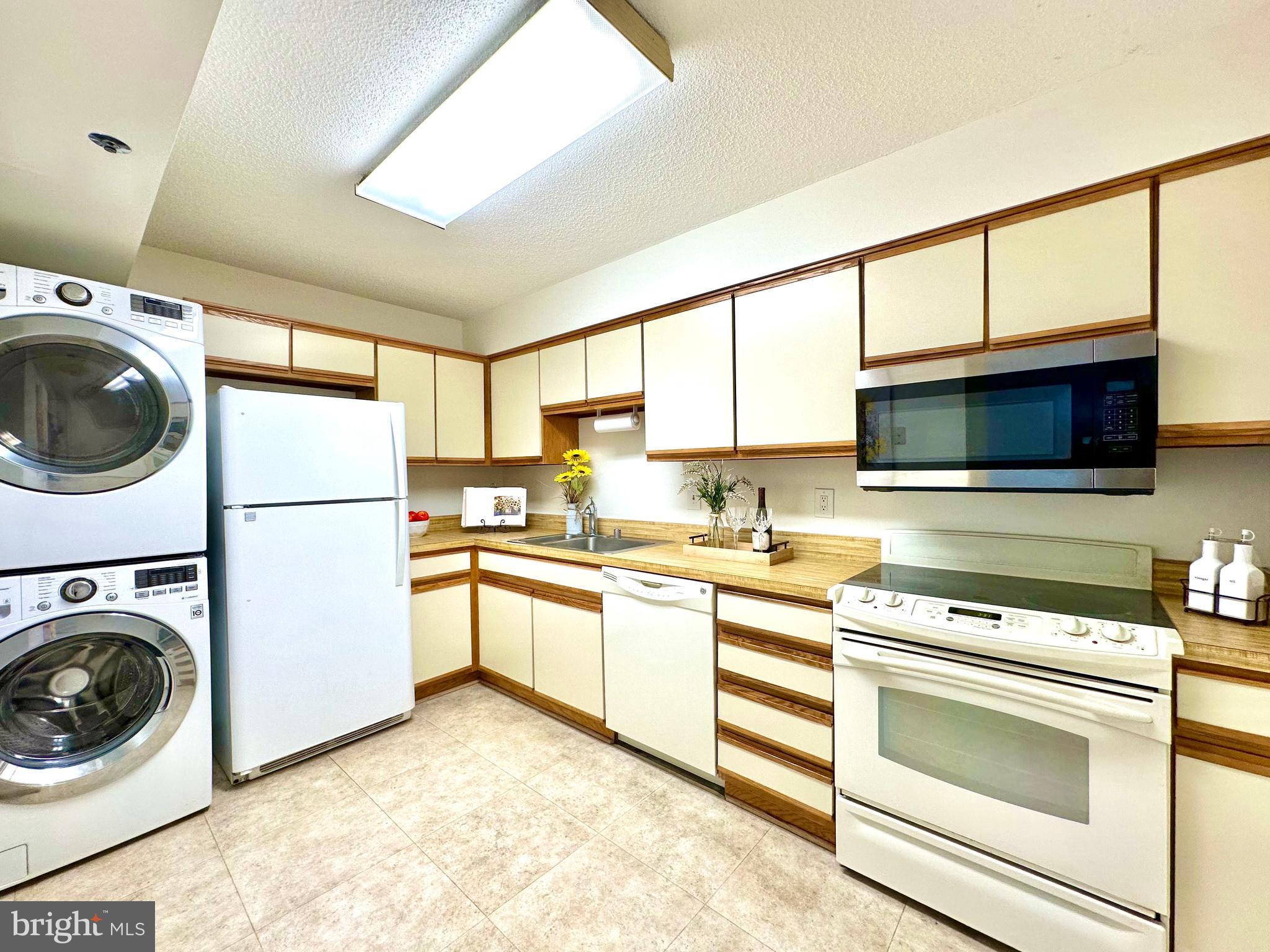 LEISURE WORLD - Residential Lease