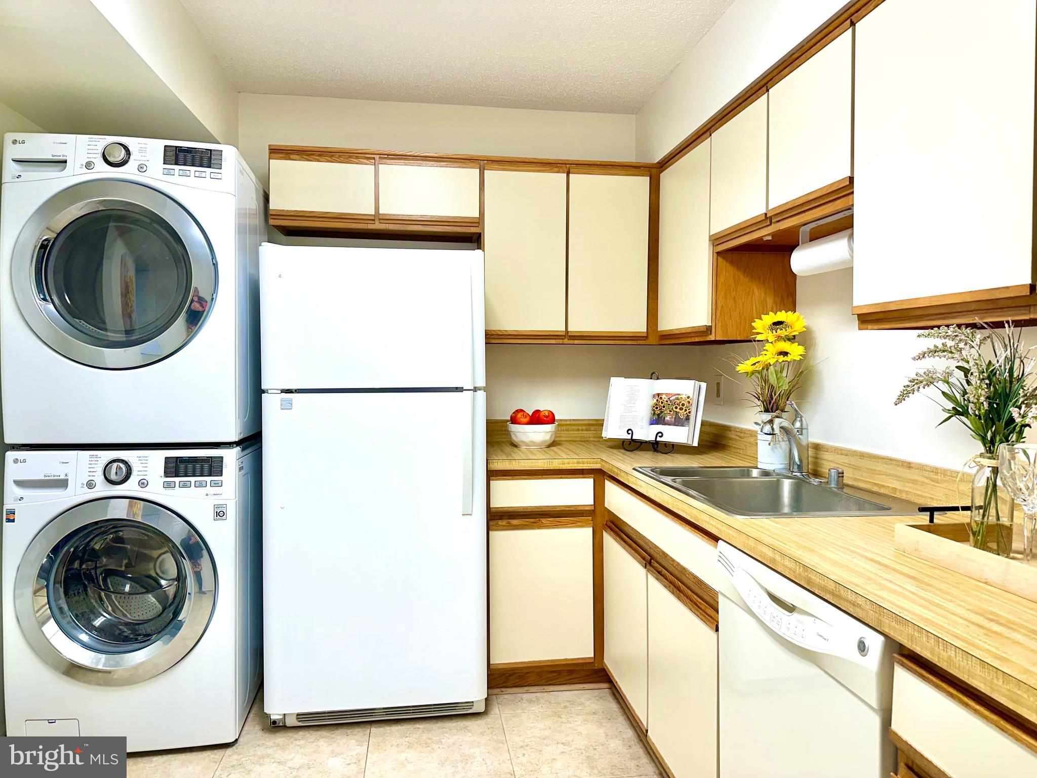 LEISURE WORLD - Residential Lease