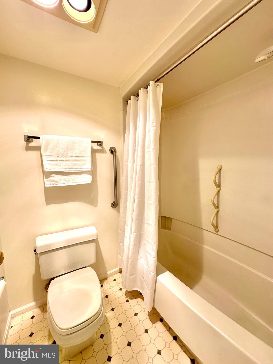 LEISURE WORLD - Residential Lease