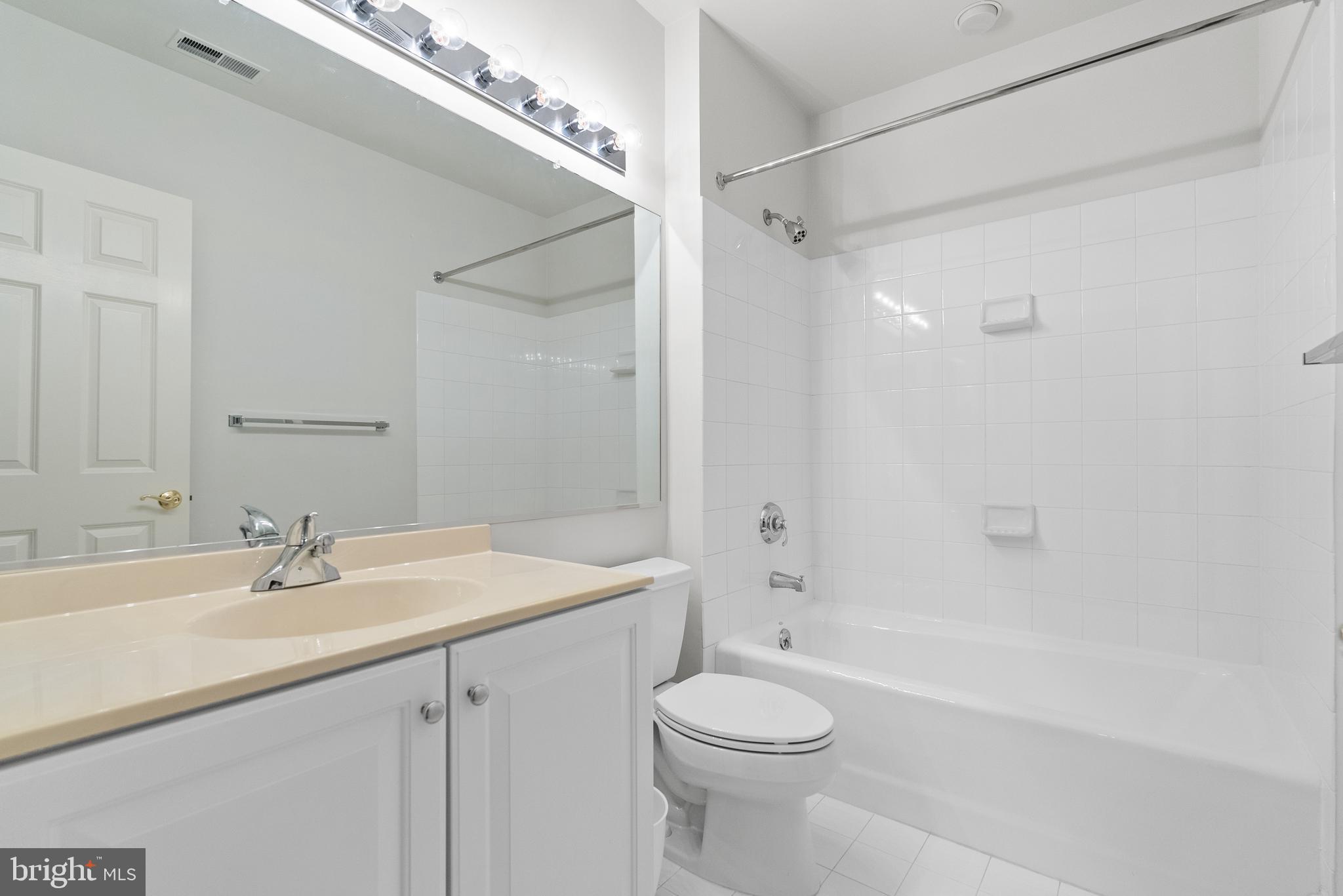 EDGEMOOR - Residential Lease