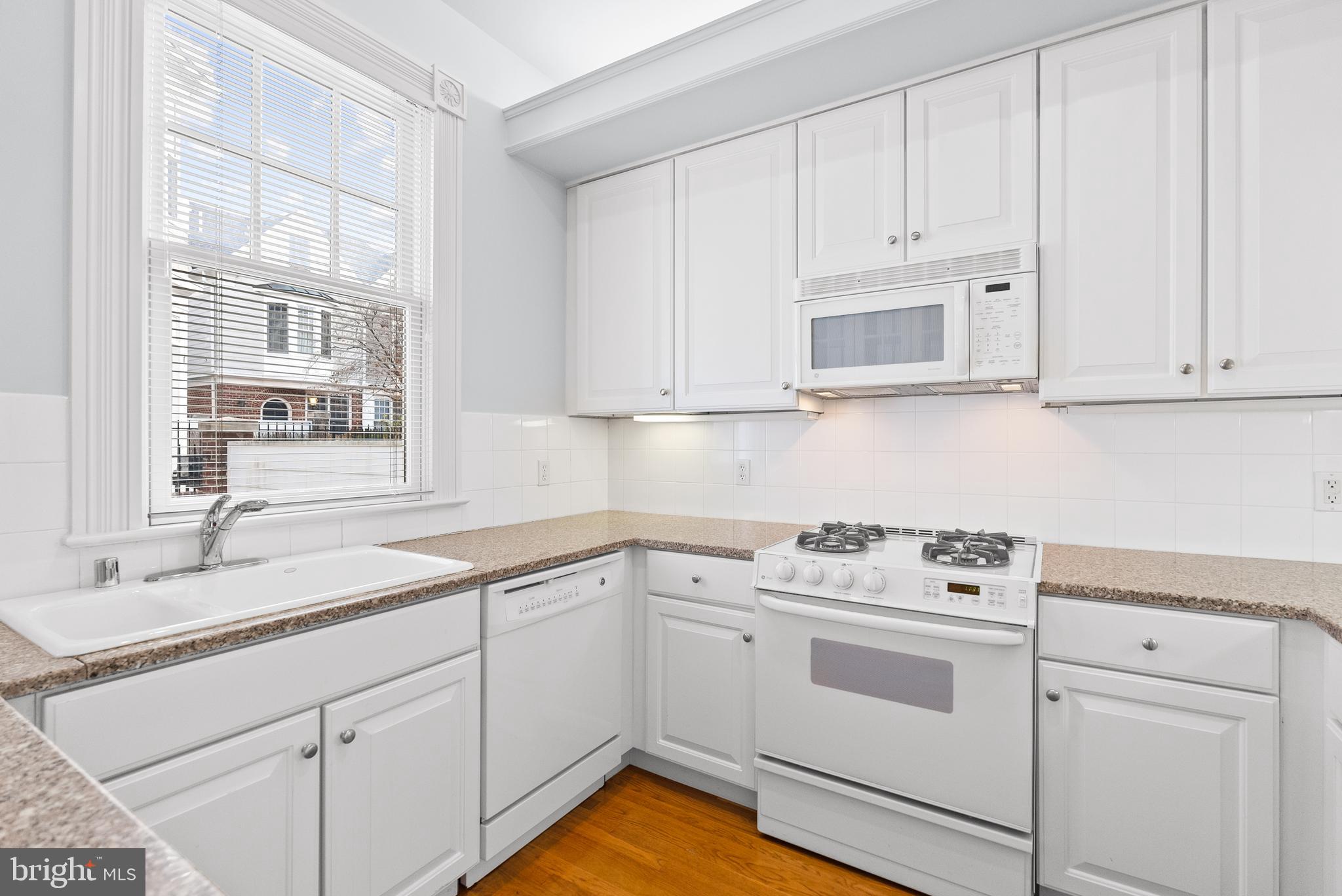 EDGEMOOR - Residential Lease