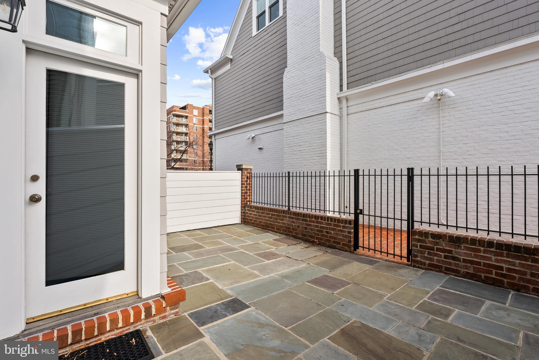 EDGEMOOR - Residential Lease