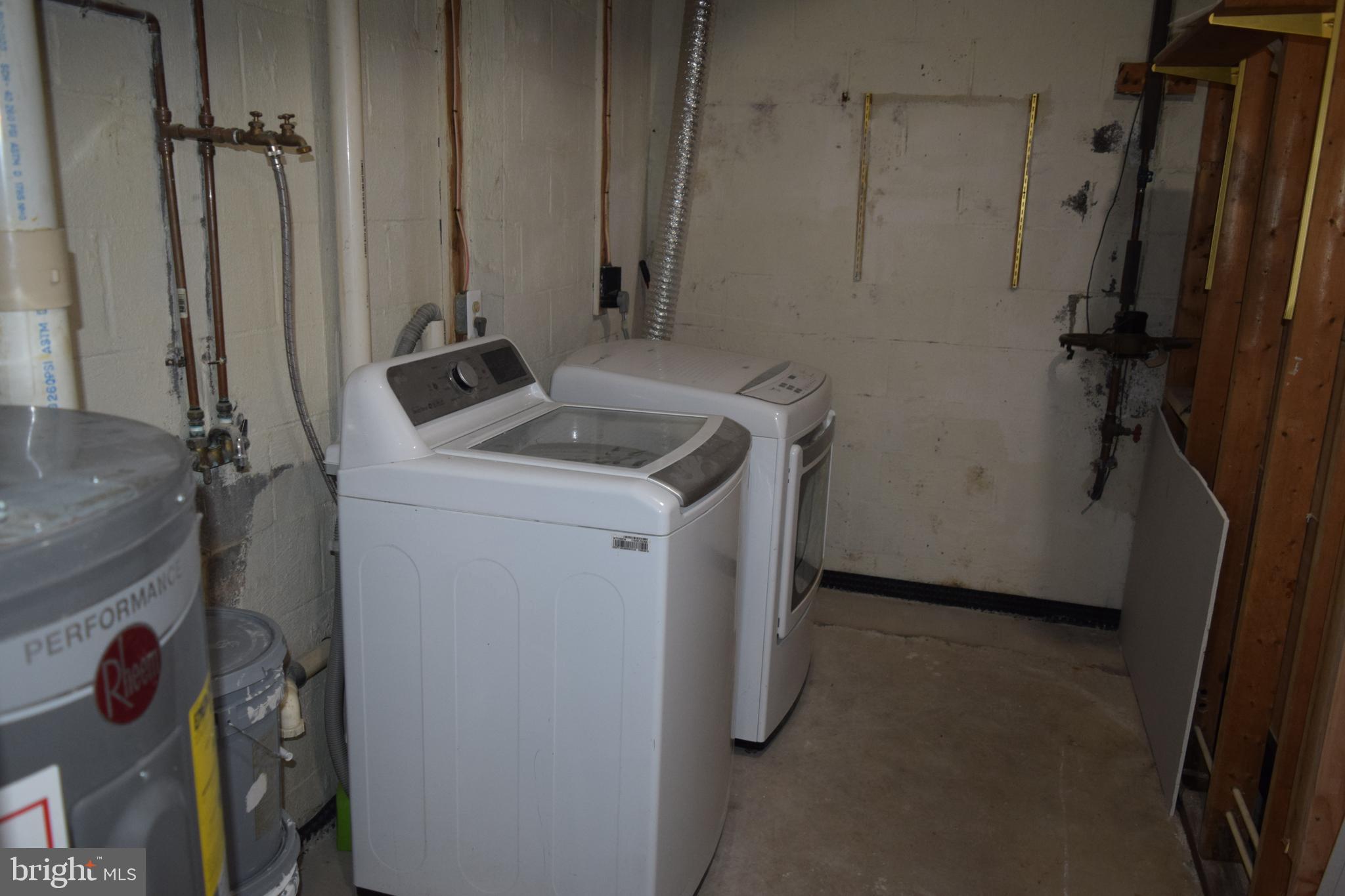 PRINCE PL AT NORTHAMPTOM - Residential Lease