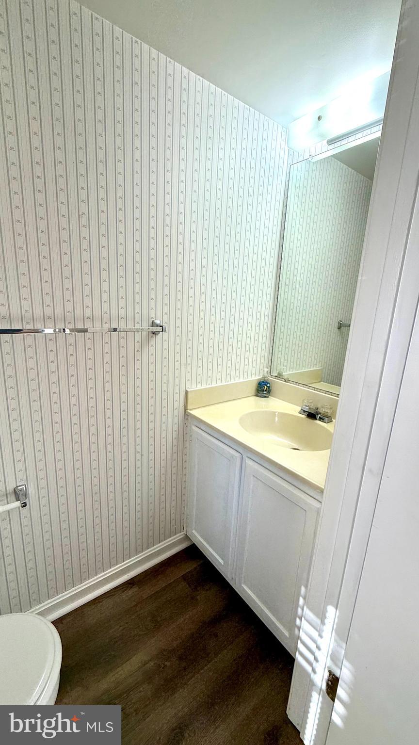 GLENSHIRE TOWNE - Residential Lease