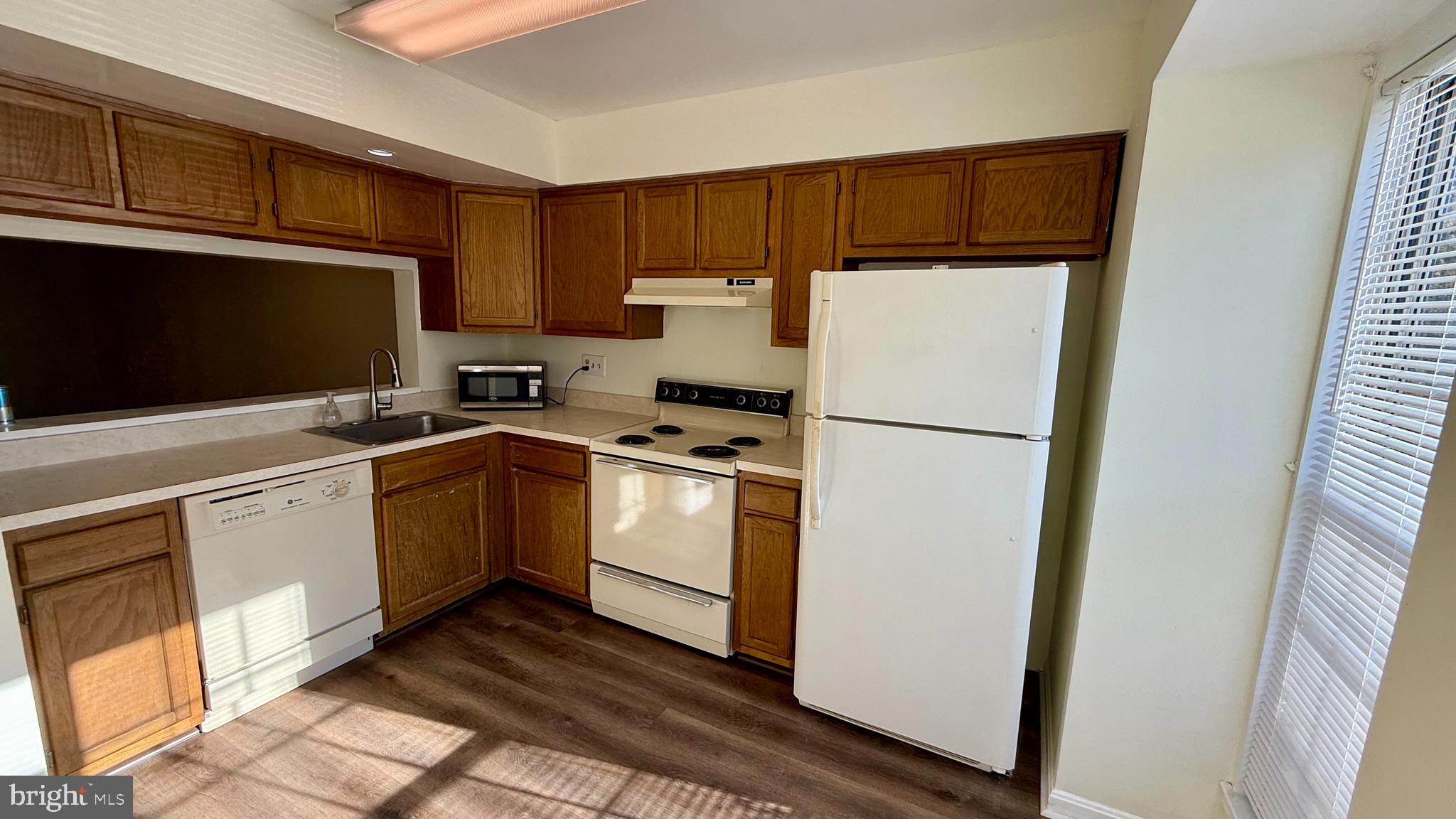 GLENSHIRE TOWNE - Residential Lease