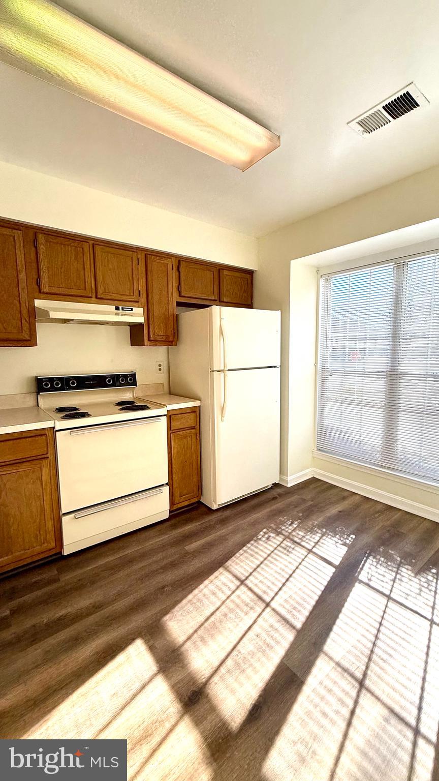 GLENSHIRE TOWNE - Residential Lease