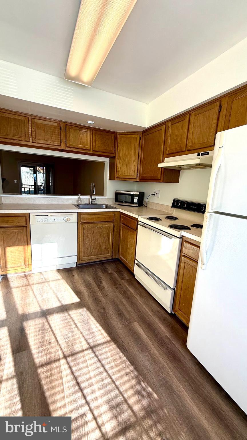 GLENSHIRE TOWNE - Residential Lease