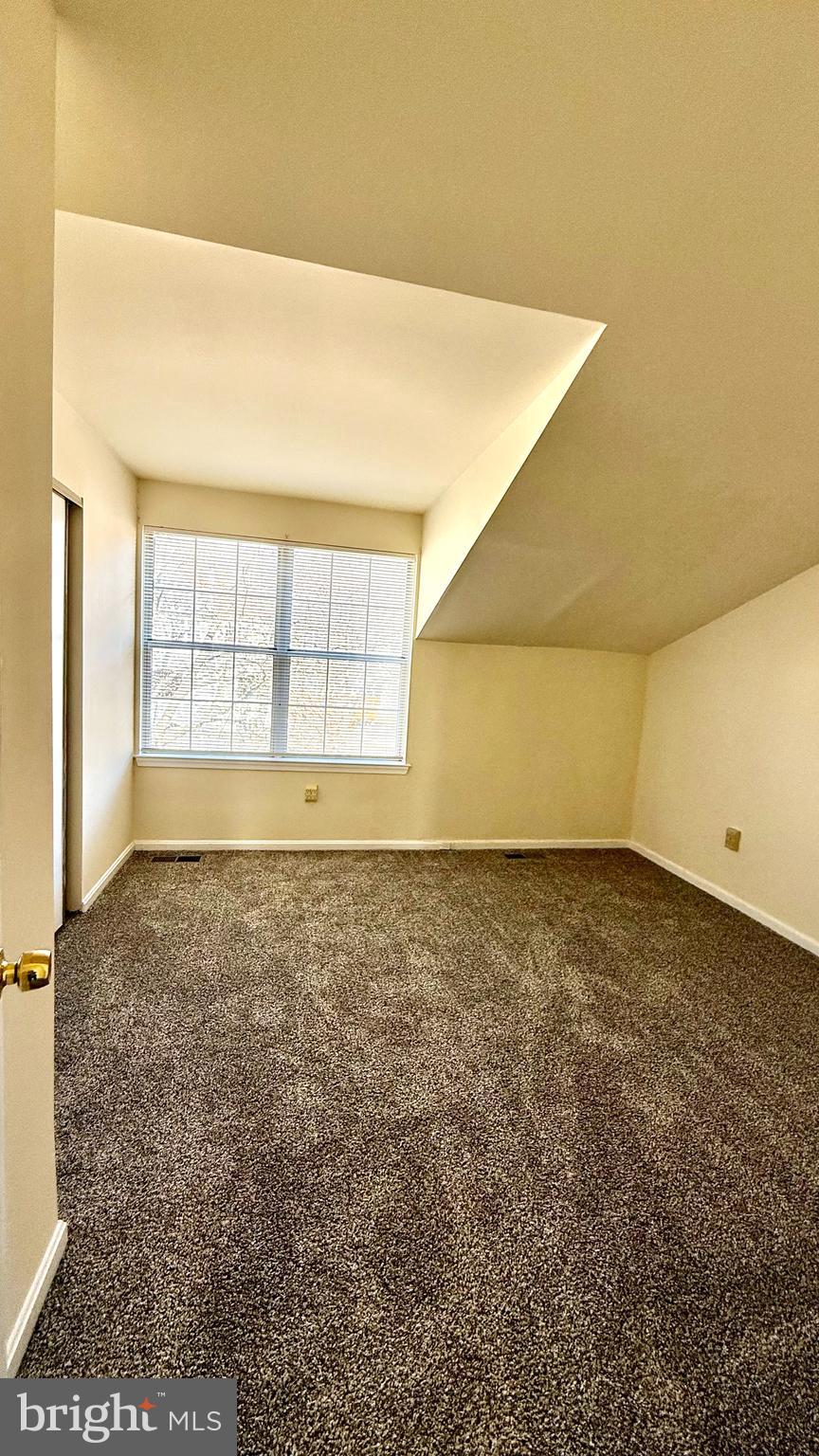 GLENSHIRE TOWNE - Residential Lease