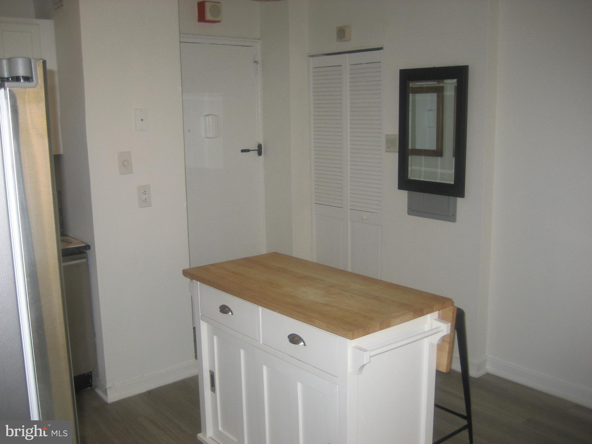 ART MUSEUM AREA - Residential Lease