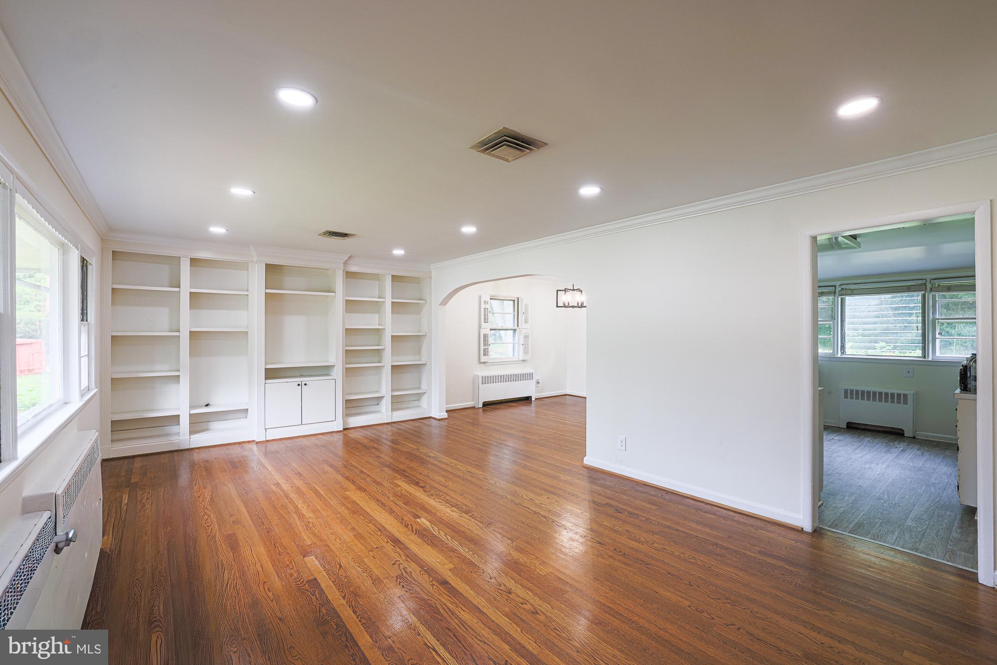 2302 FARRINGDON ROAD