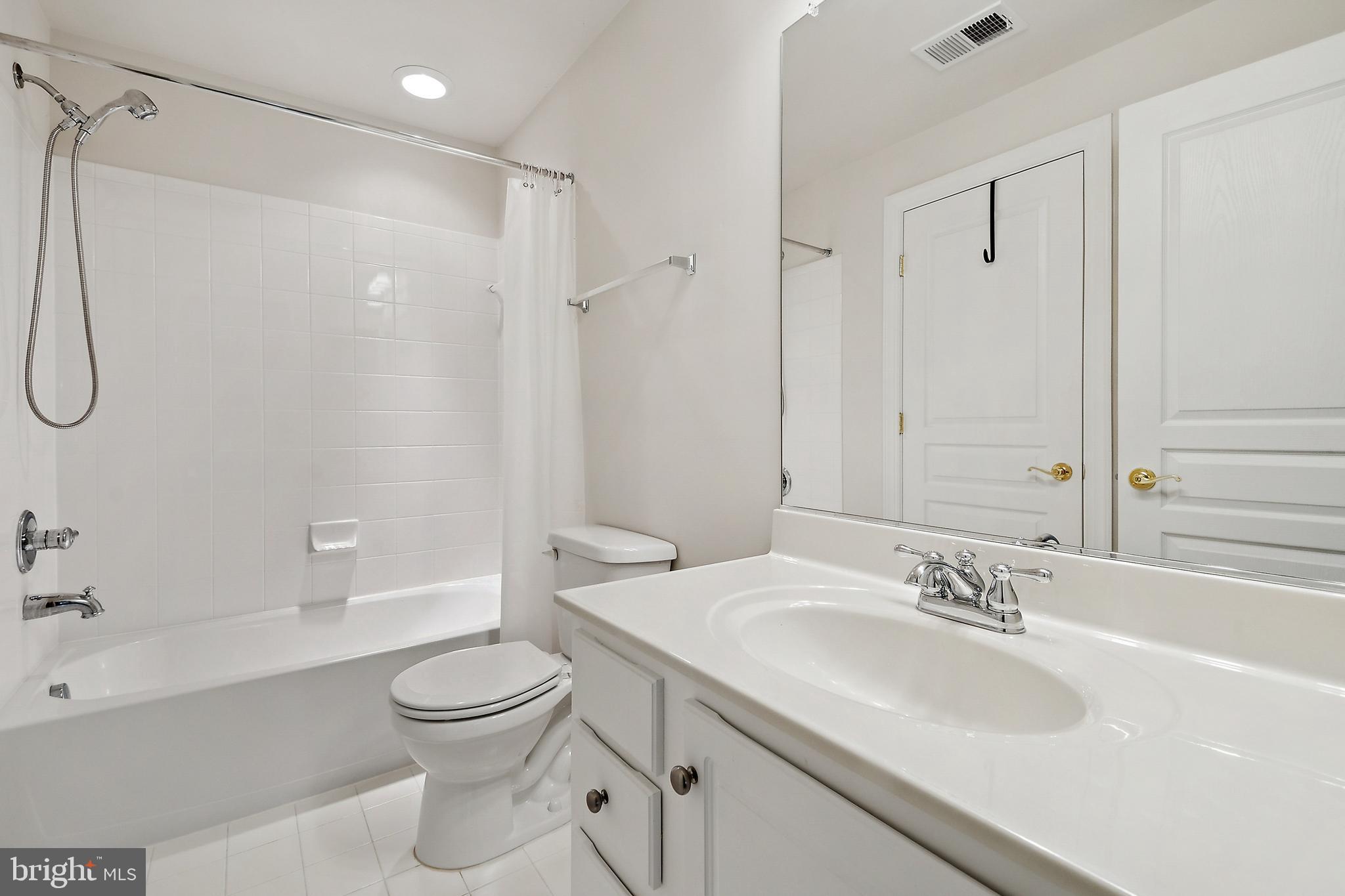 VICTORIA LANDING - Residential