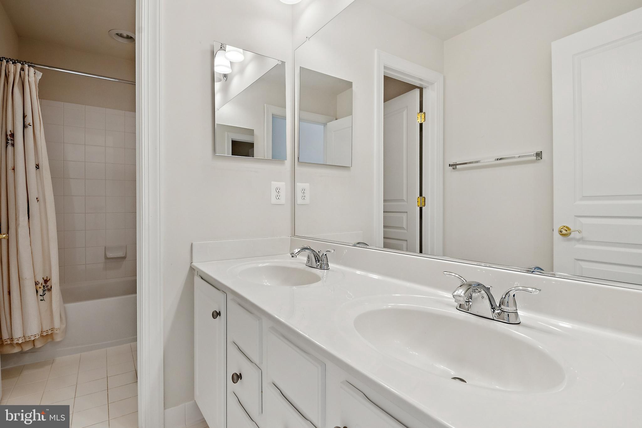 VICTORIA LANDING - Residential