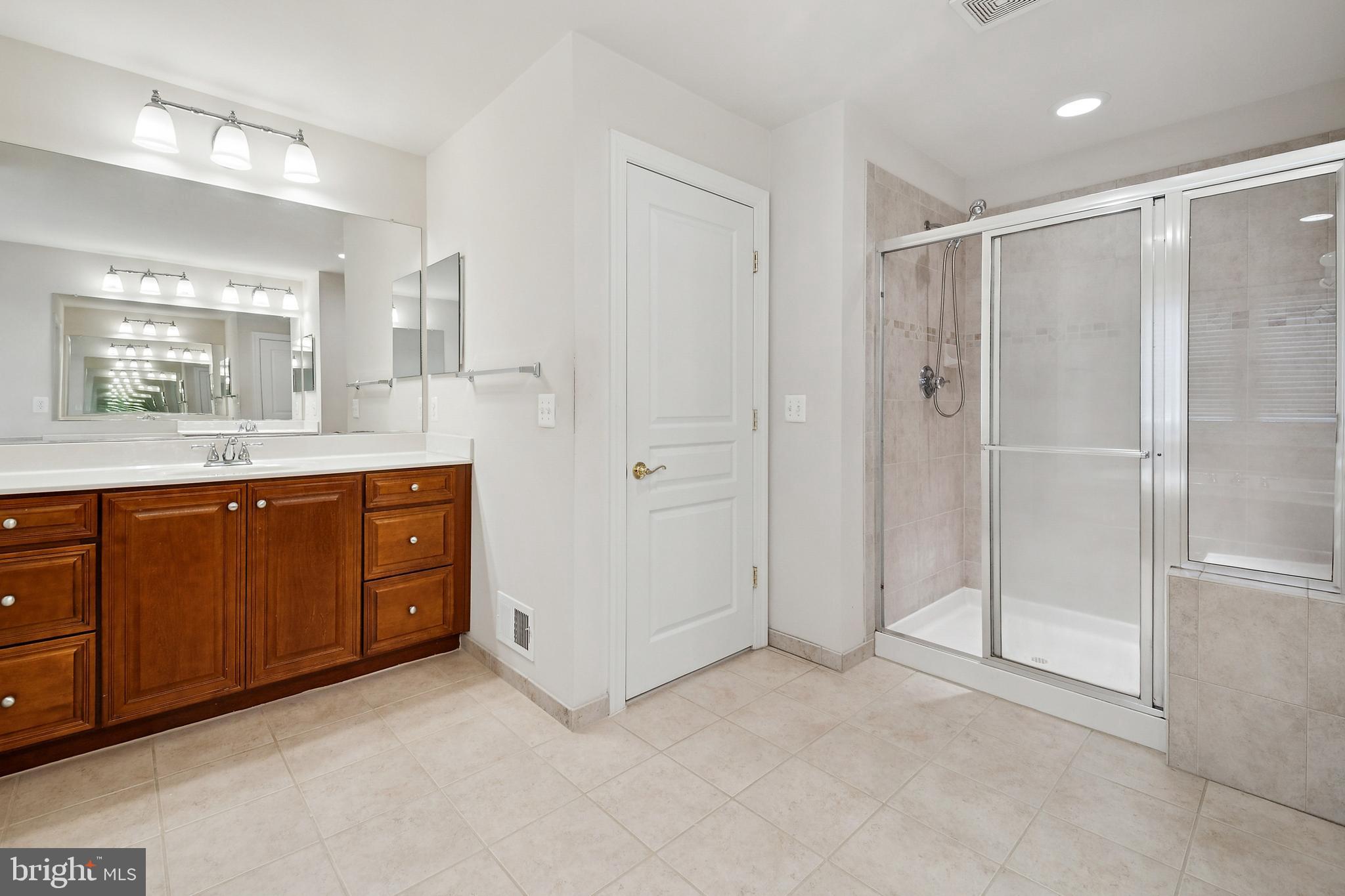 VICTORIA LANDING - Residential