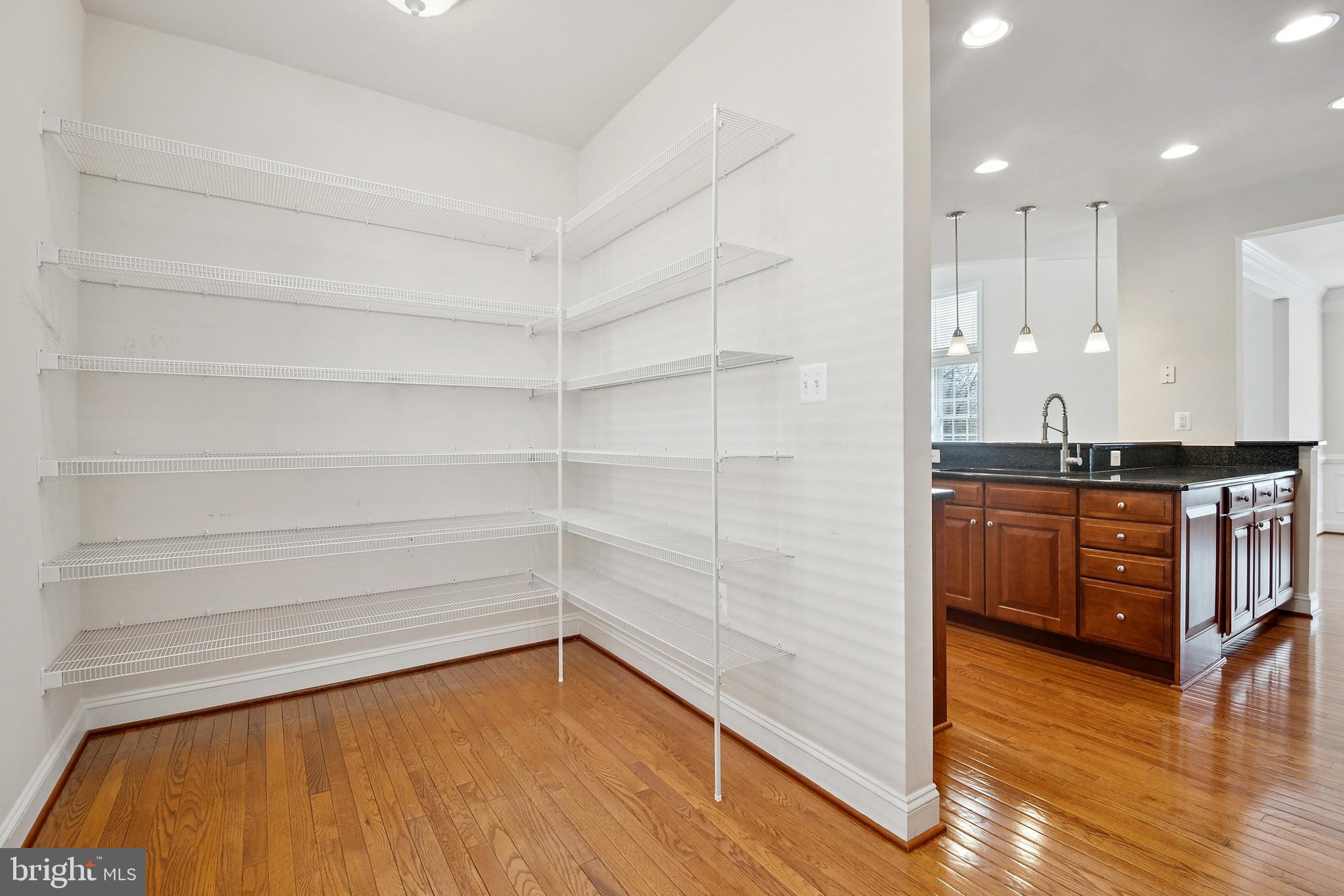 VICTORIA LANDING - Residential