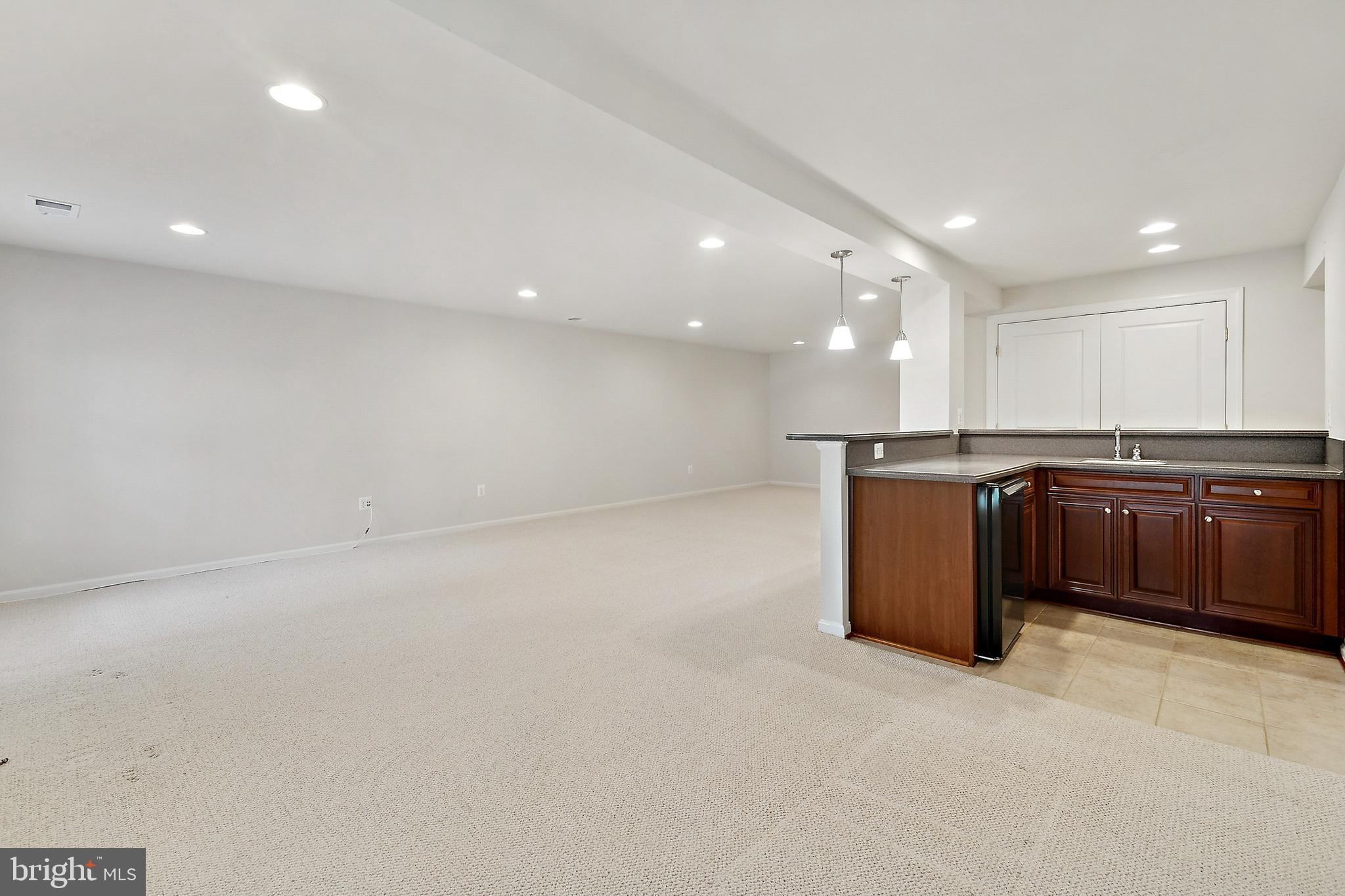 VICTORIA LANDING - Residential