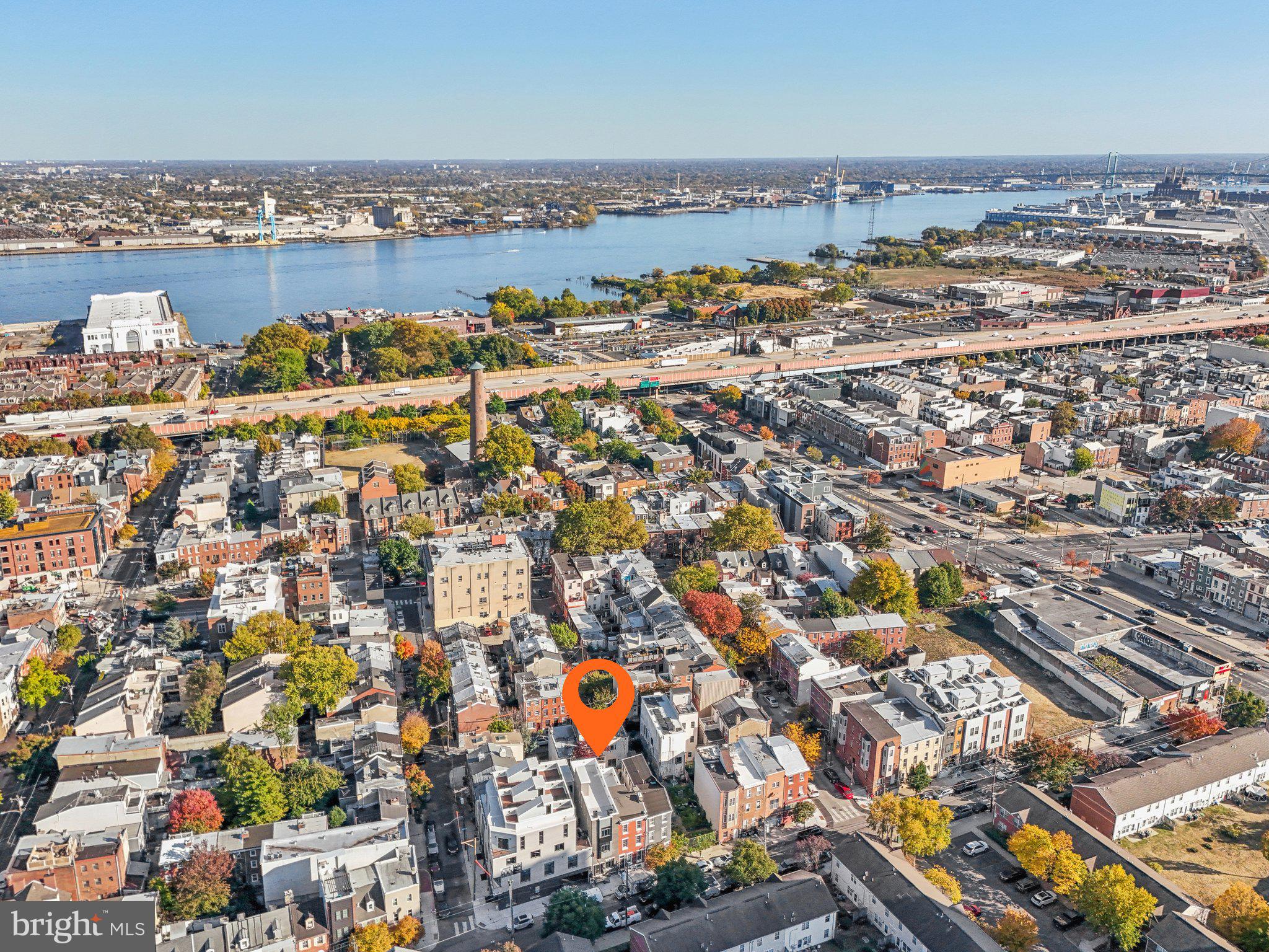 QUEEN VILLAGE - Residential