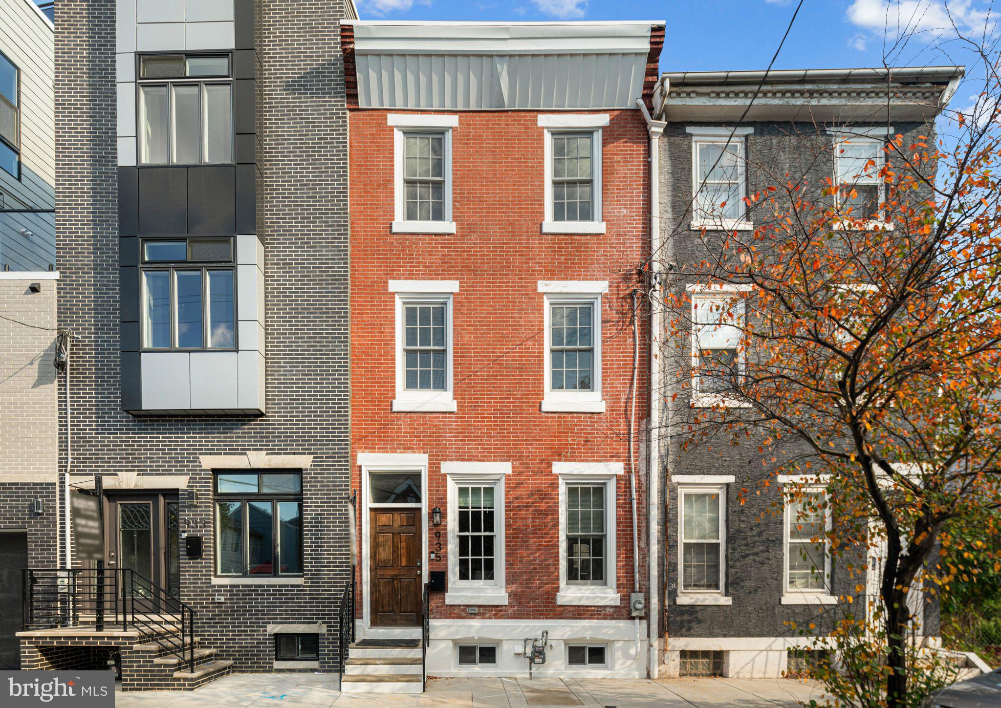 QUEEN VILLAGE - Residential