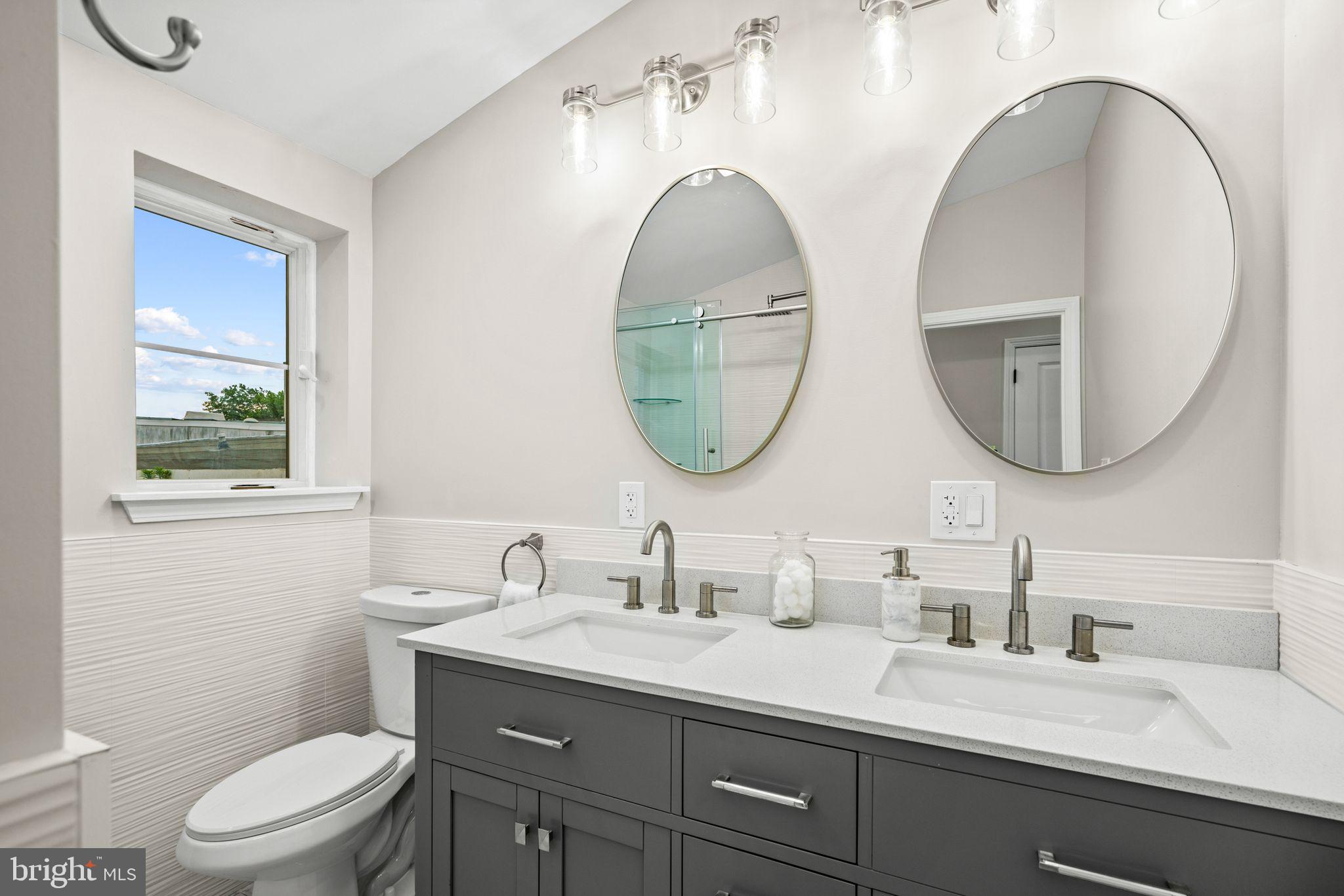 QUEEN VILLAGE - Residential