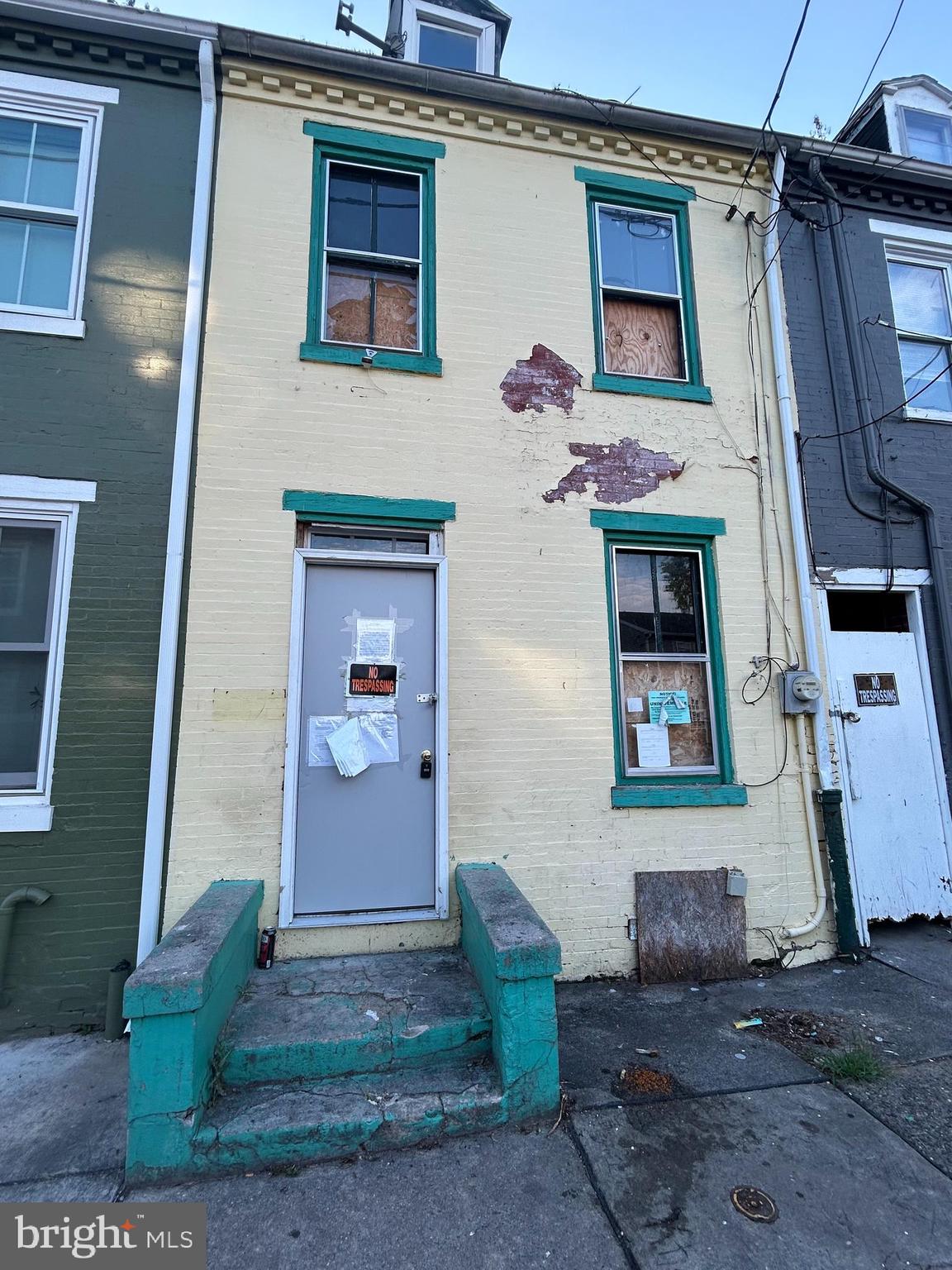 522 WOODWARD STREET